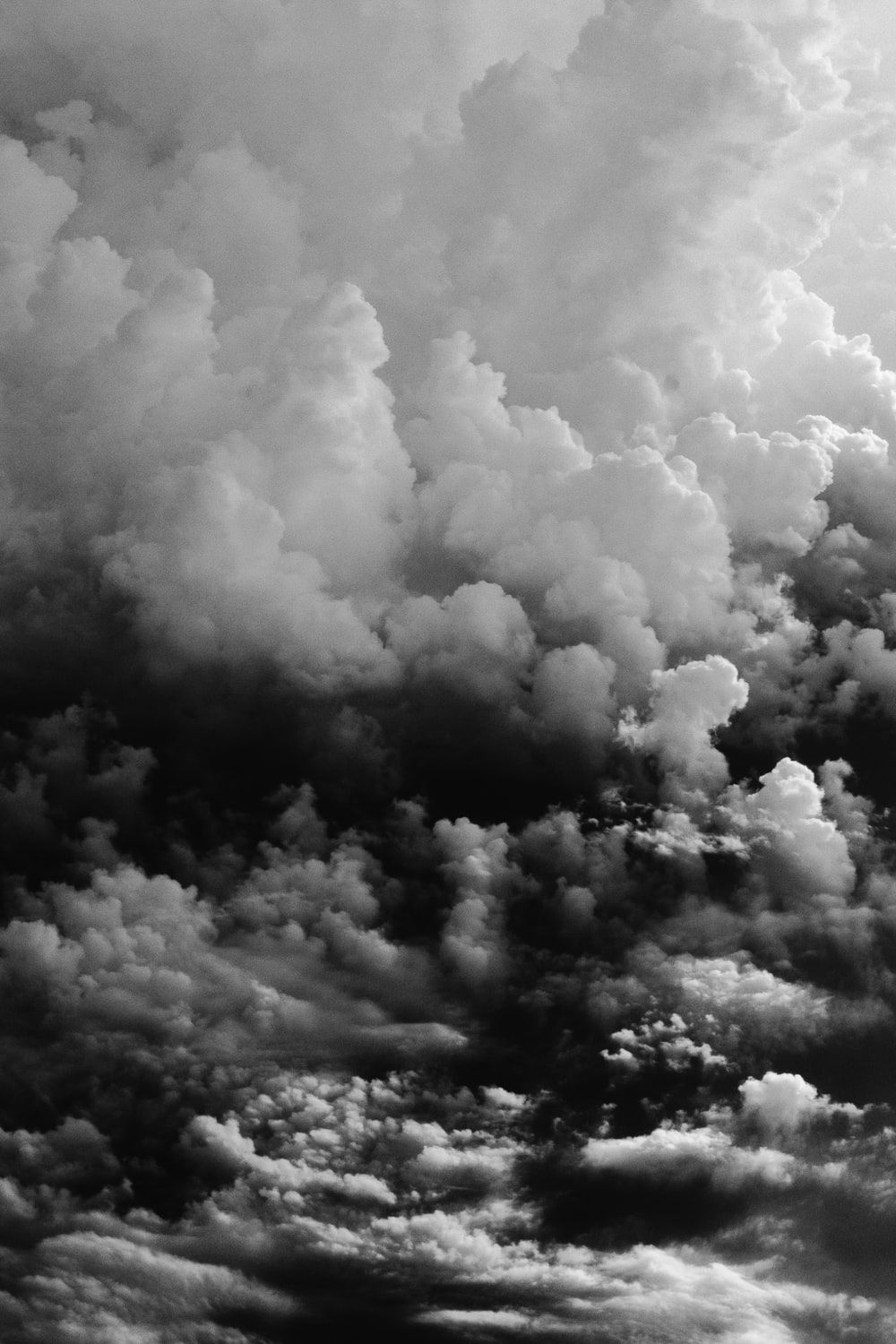 Nuvole tempestose bianco e nero, 1000x1500 Verticale, Android