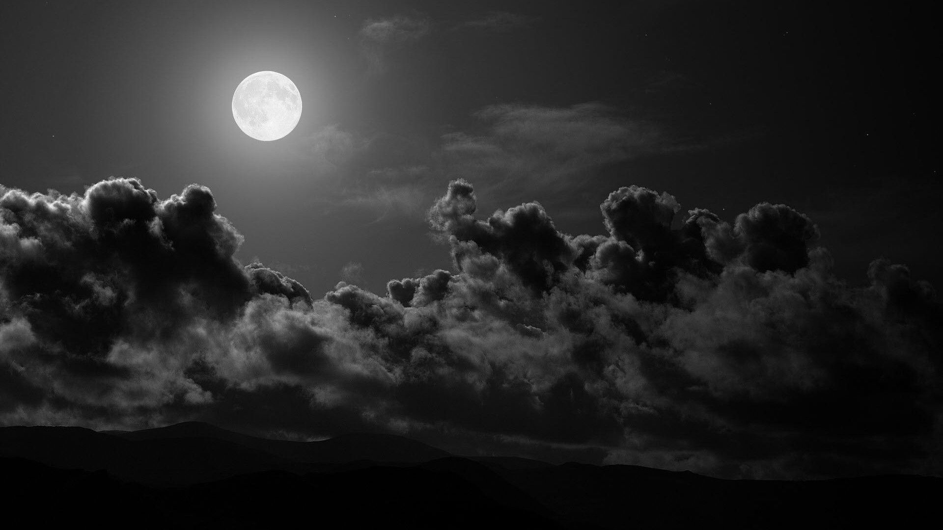 Luna piena tra nuvole scure, 1920x1080 1080p, Laptop
