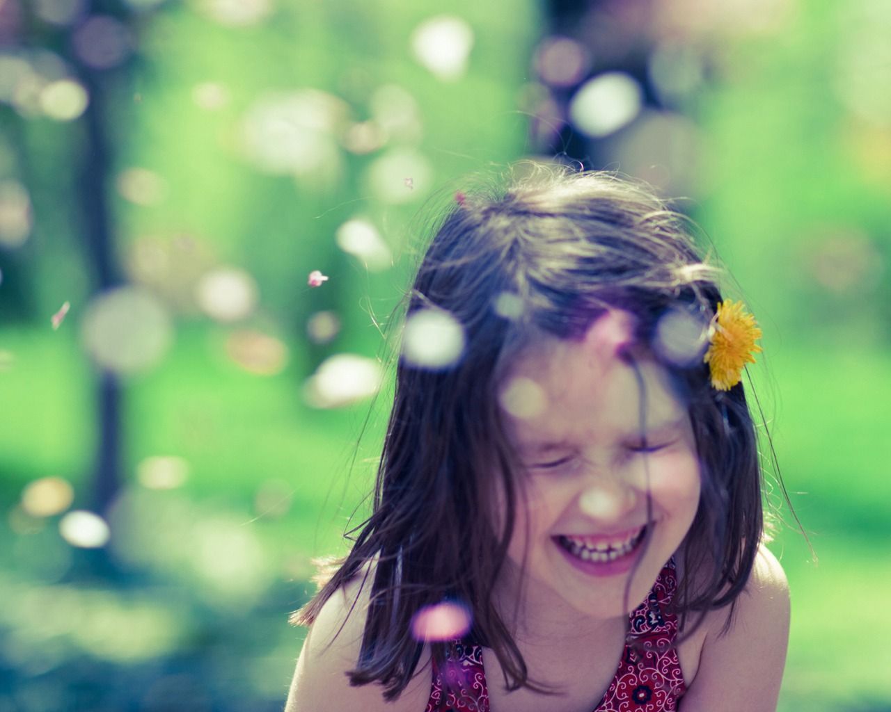 Bambina sorridente con bolle, 1280x1024 HD, Desktop