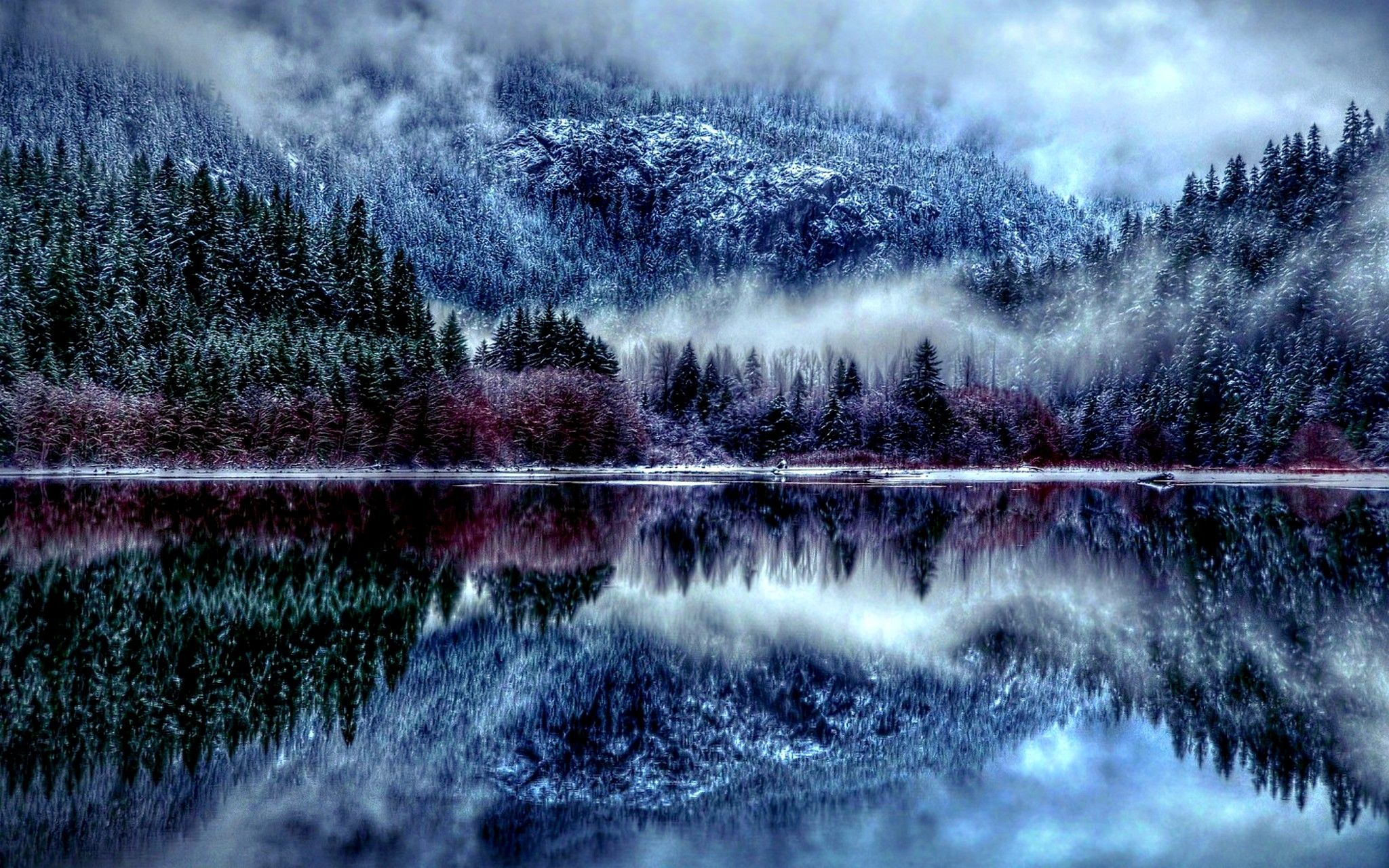 Lago montano nebbioso invernale, 2048x1280 2K, PC Desktop