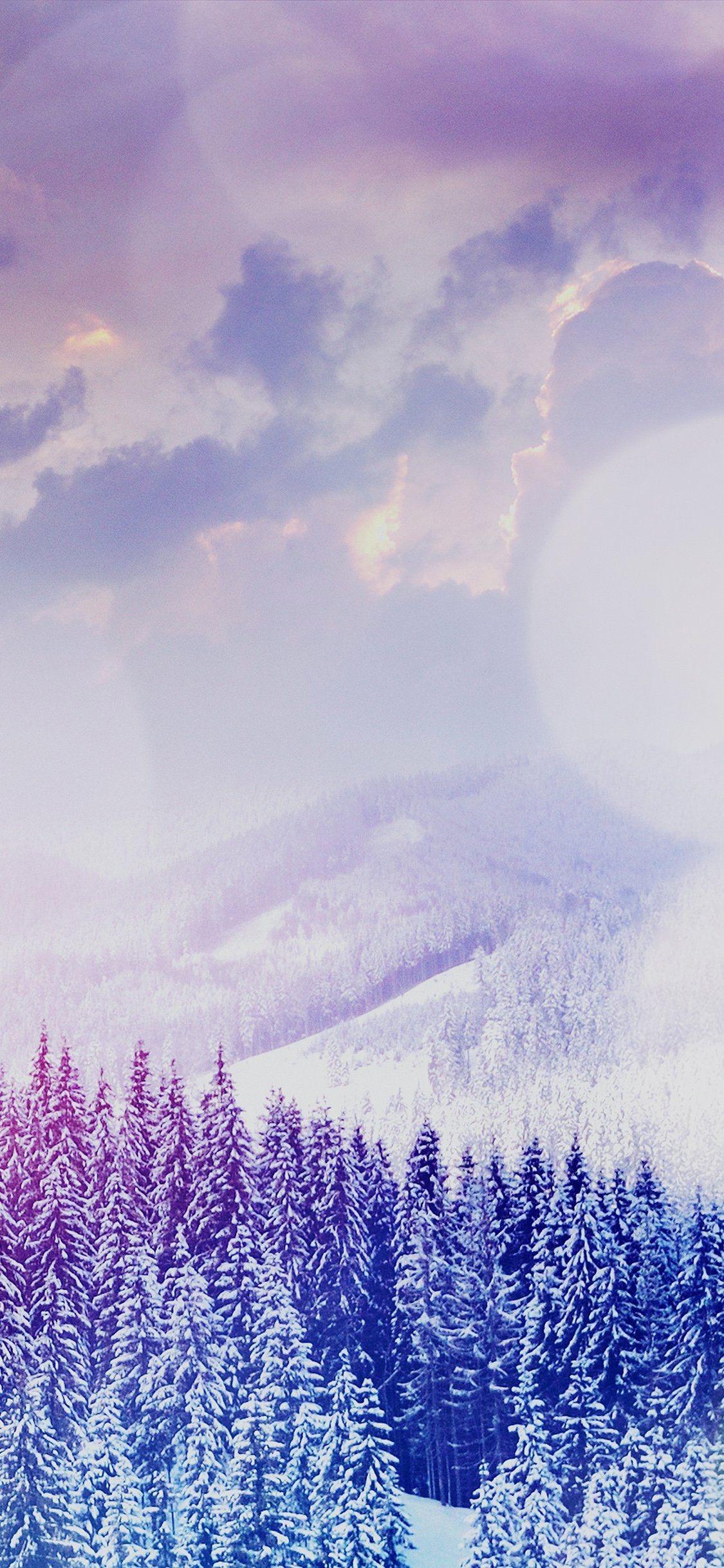 Foresta innevata montagne viola, 1125x2436 Verticale, Telefono