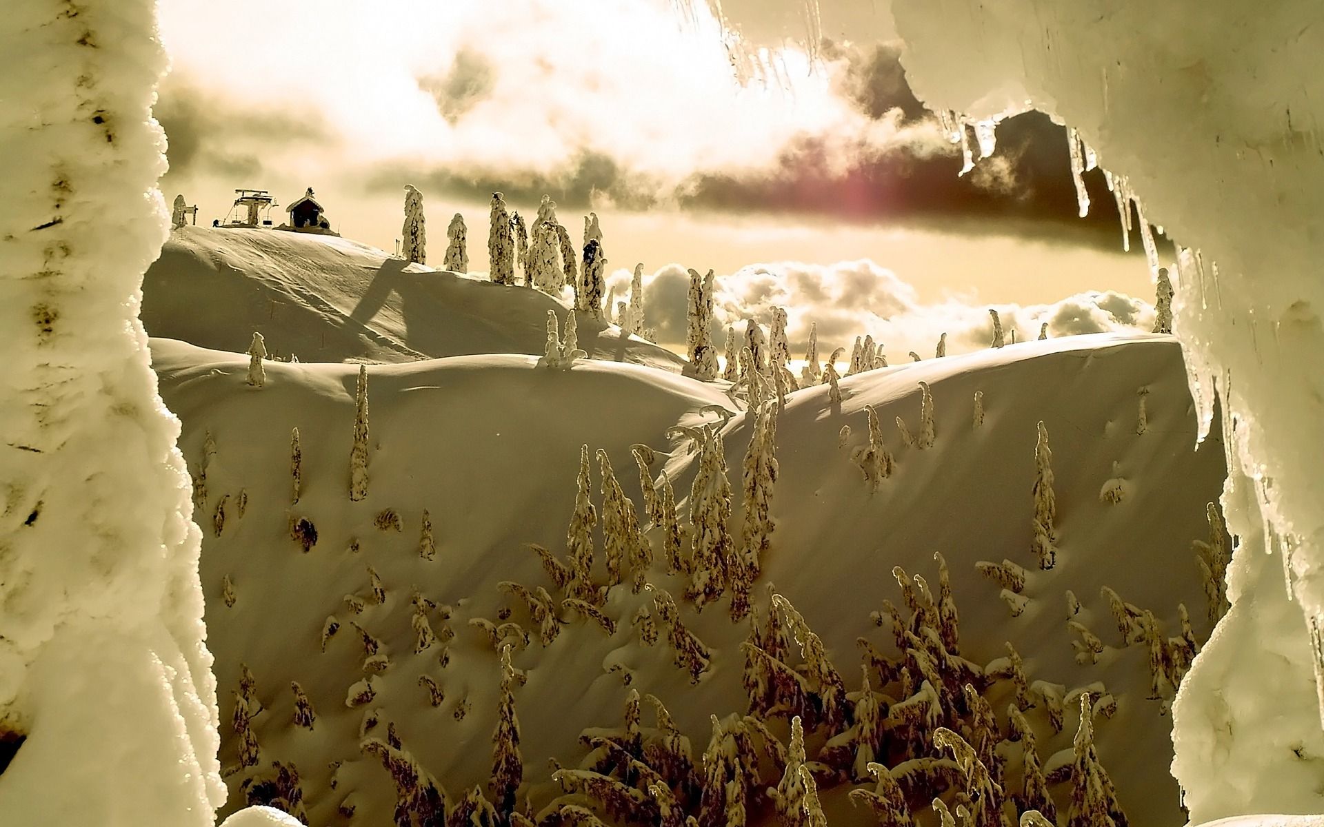 Paesaggio innevato con luce dorata, 1920x1200 Full HD+ WUXGA, Desktop