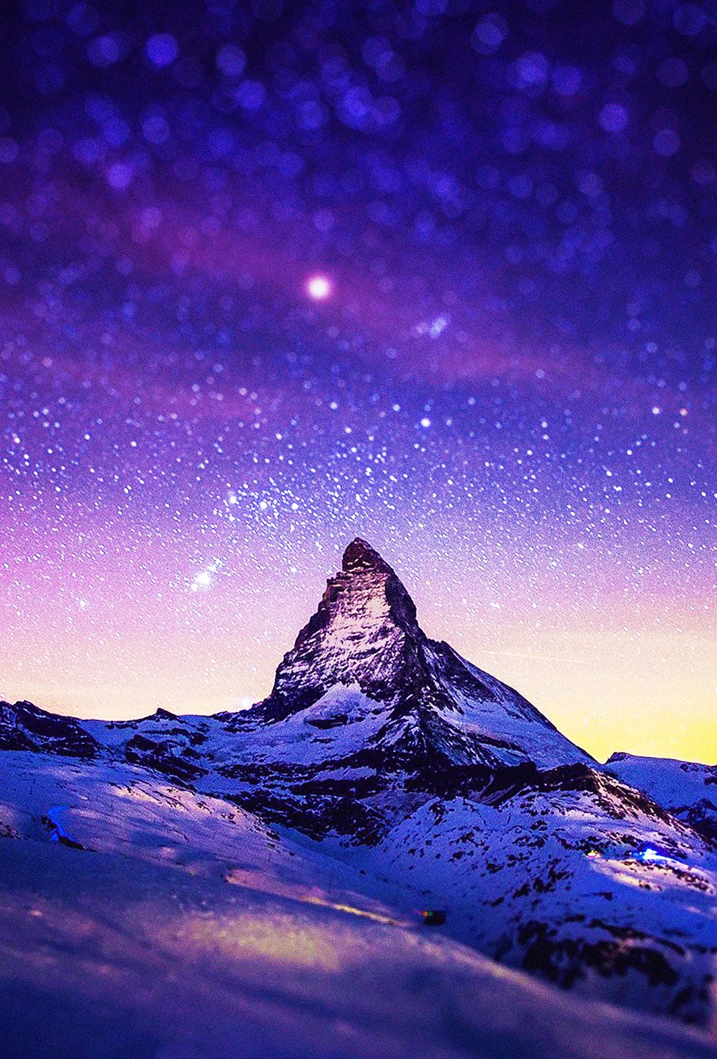 Montagna innevata cielo stellato viola, 1040x1536 Full HD Verticale, Smartphone