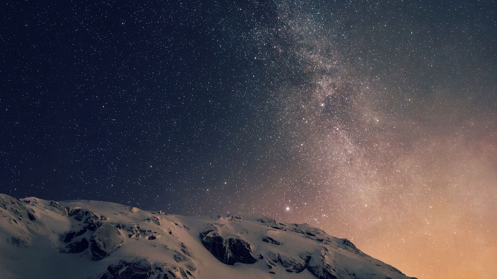 Montagna innevata sotto cielo stellato, sfondi iPad, 2048x1152 2K, iPad Pro