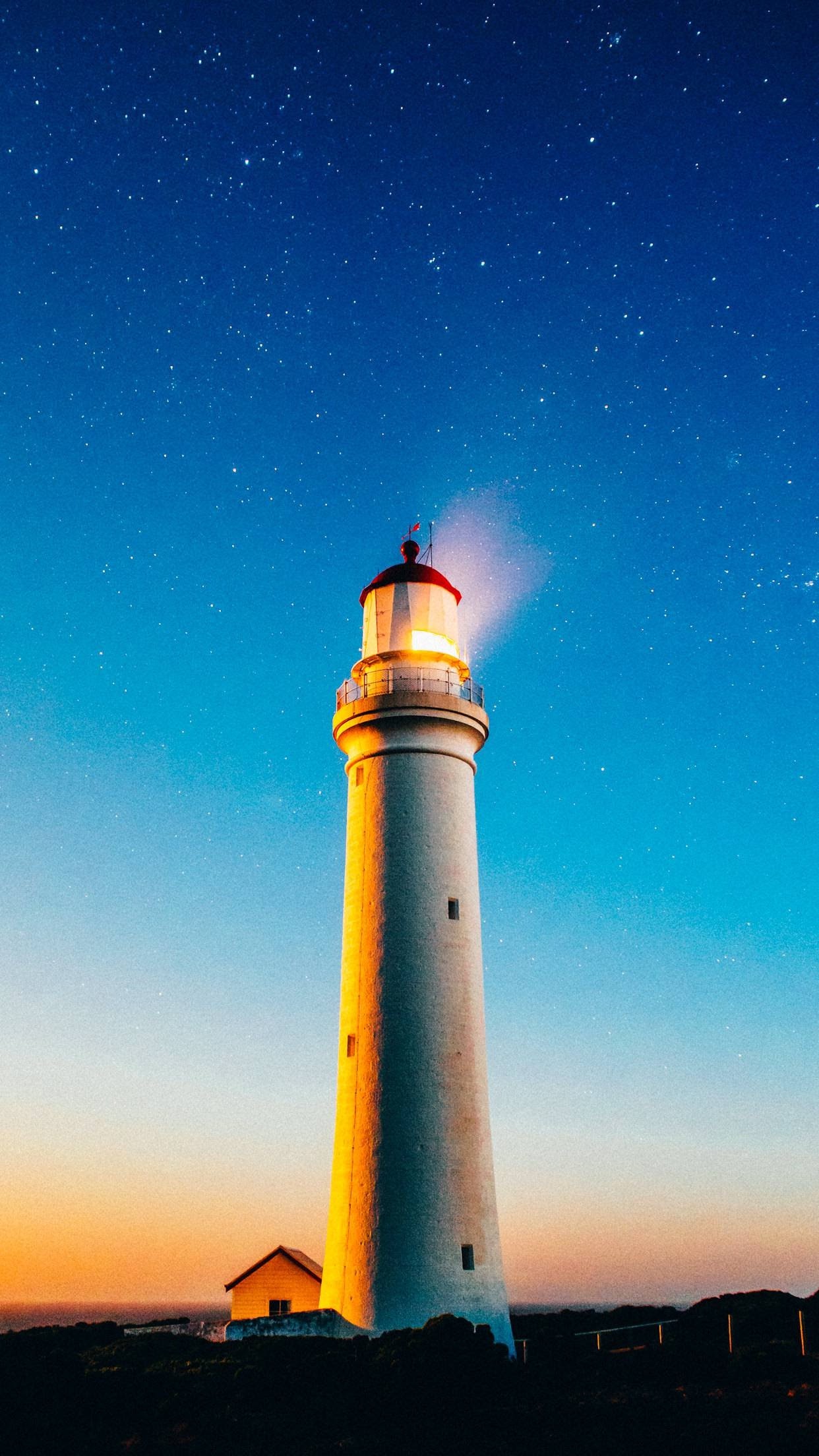 Faro bianco al crepuscolo, 1242x2208 Full HD Verticale, iPhone Plus