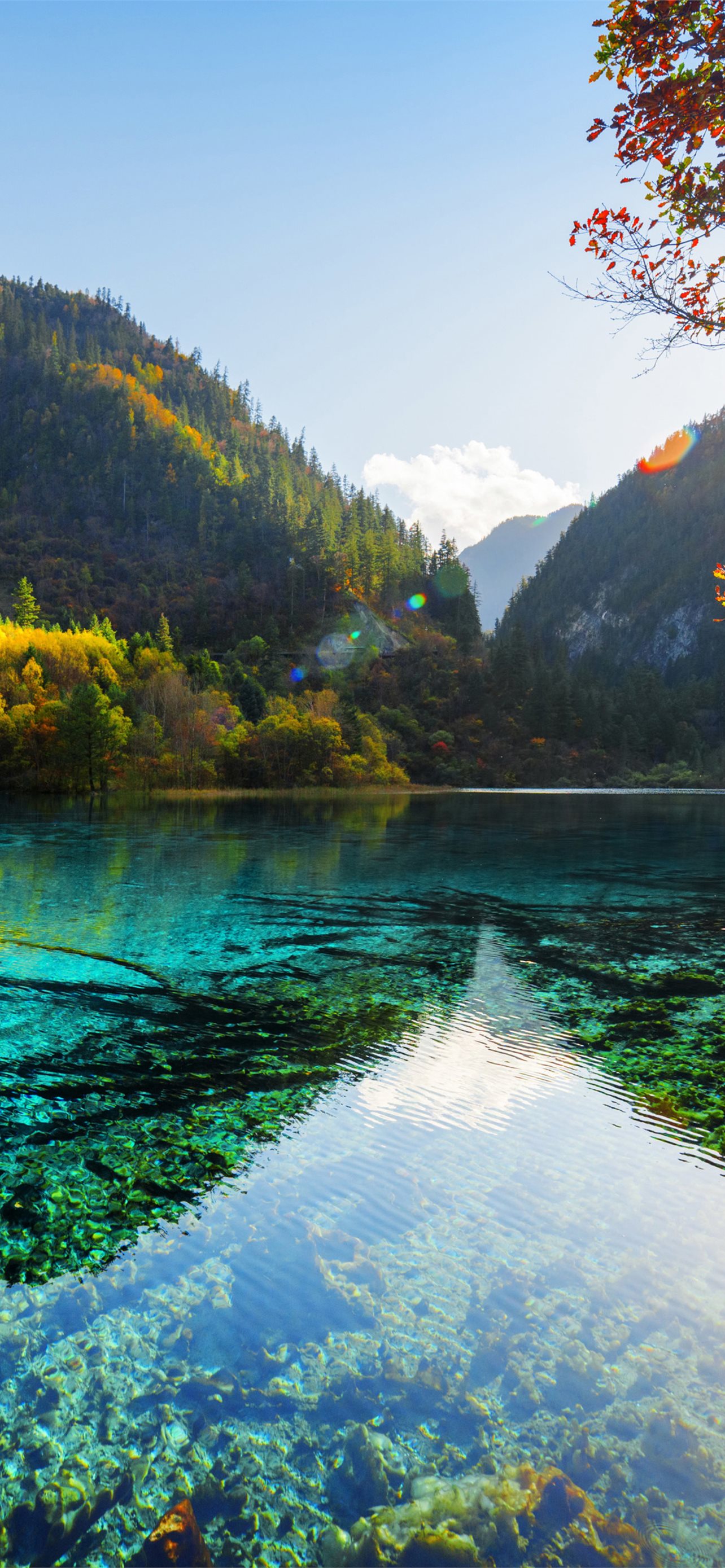 Lago turchese con montagne autunnali, sfondi 4K, 1284x2778 Full HD Verticale, iPhone
