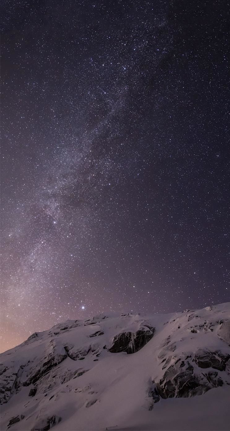 Cielo stellato montagna innevata, 743x1392 Verticale, iPhone Air