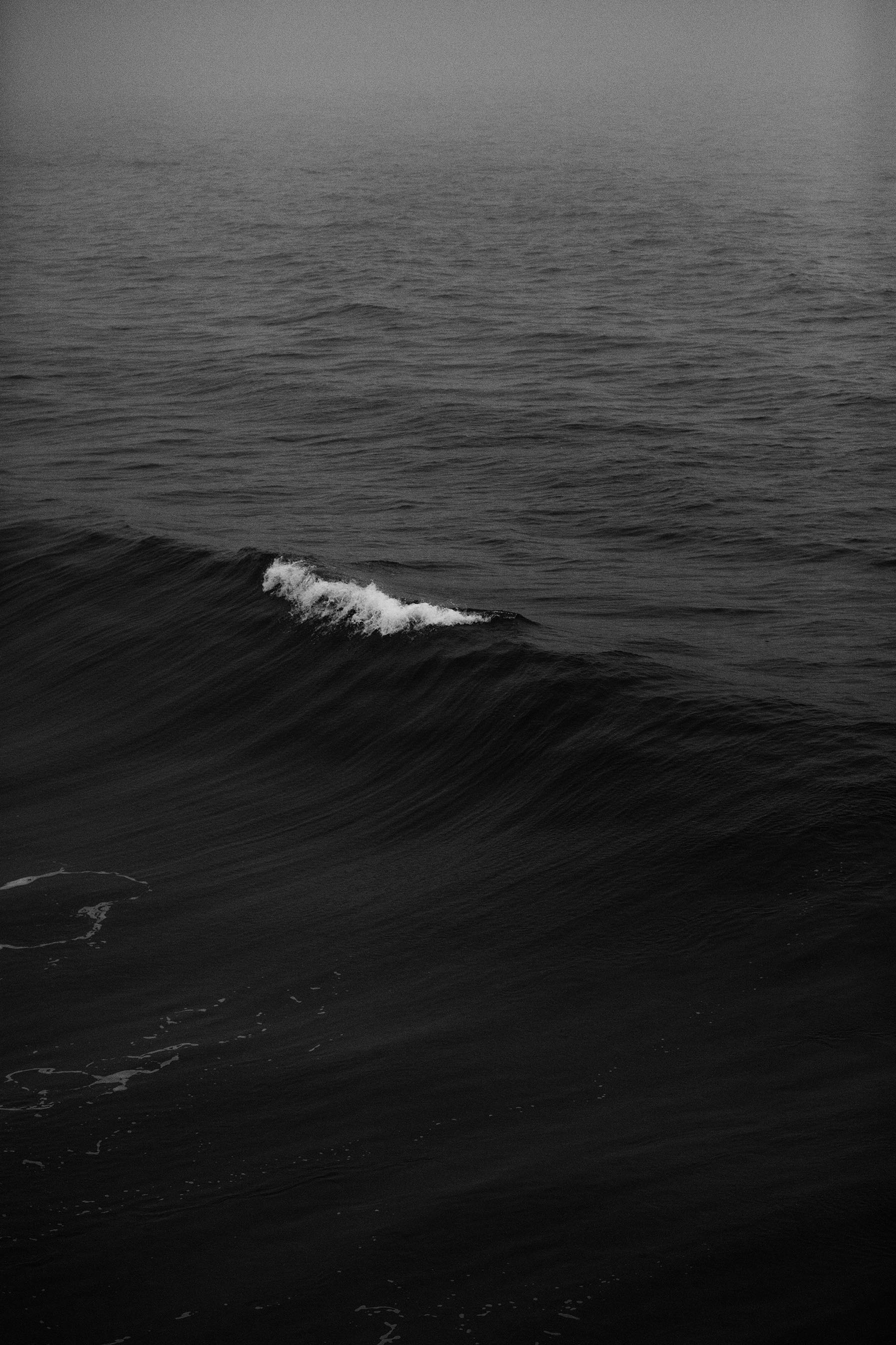 onda oceano scuro bianco e nero, 1792x2688 Full HD Verticale, iPhone Plus