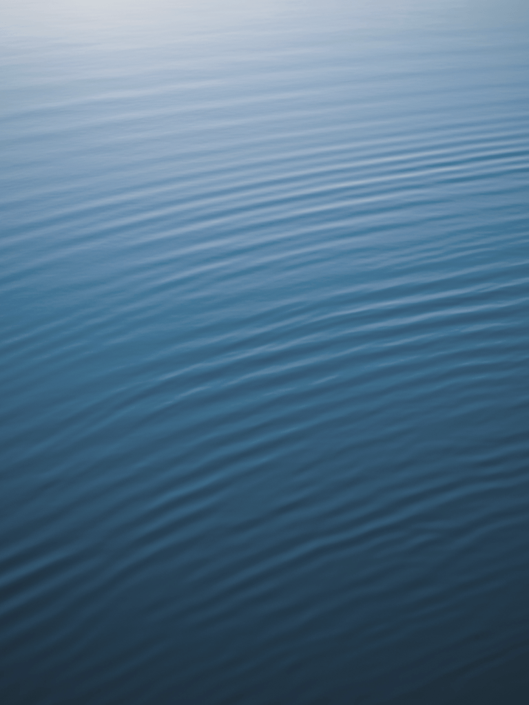 Superficie acqua blu increspata, 768x1024 Verticale, iPhone Pro