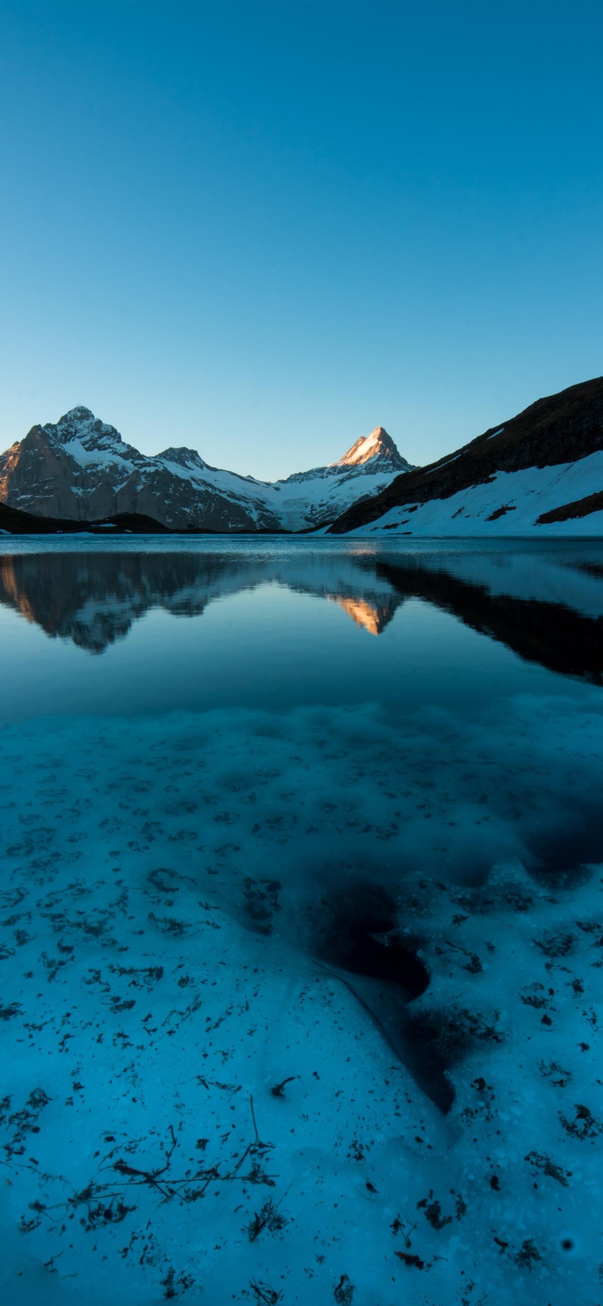 Lago alpino montagne innevate, 1242x2688 Verticale, iPhone