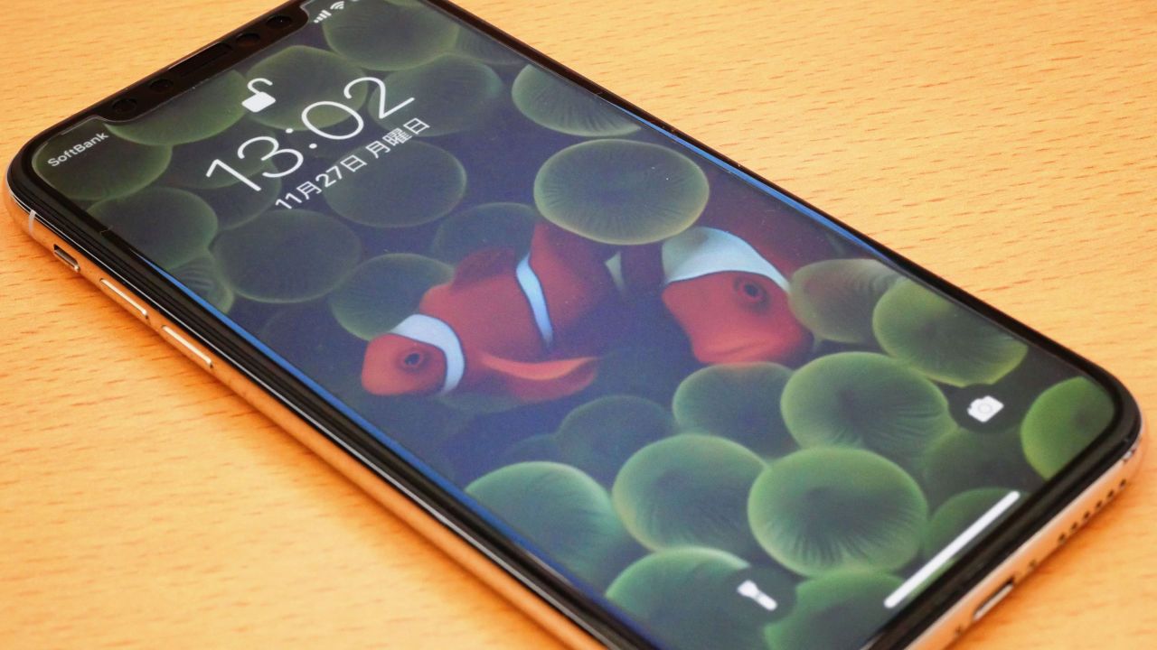 iPhone X con pesce pagliaccio, 1280x720 HD, PC Desktop