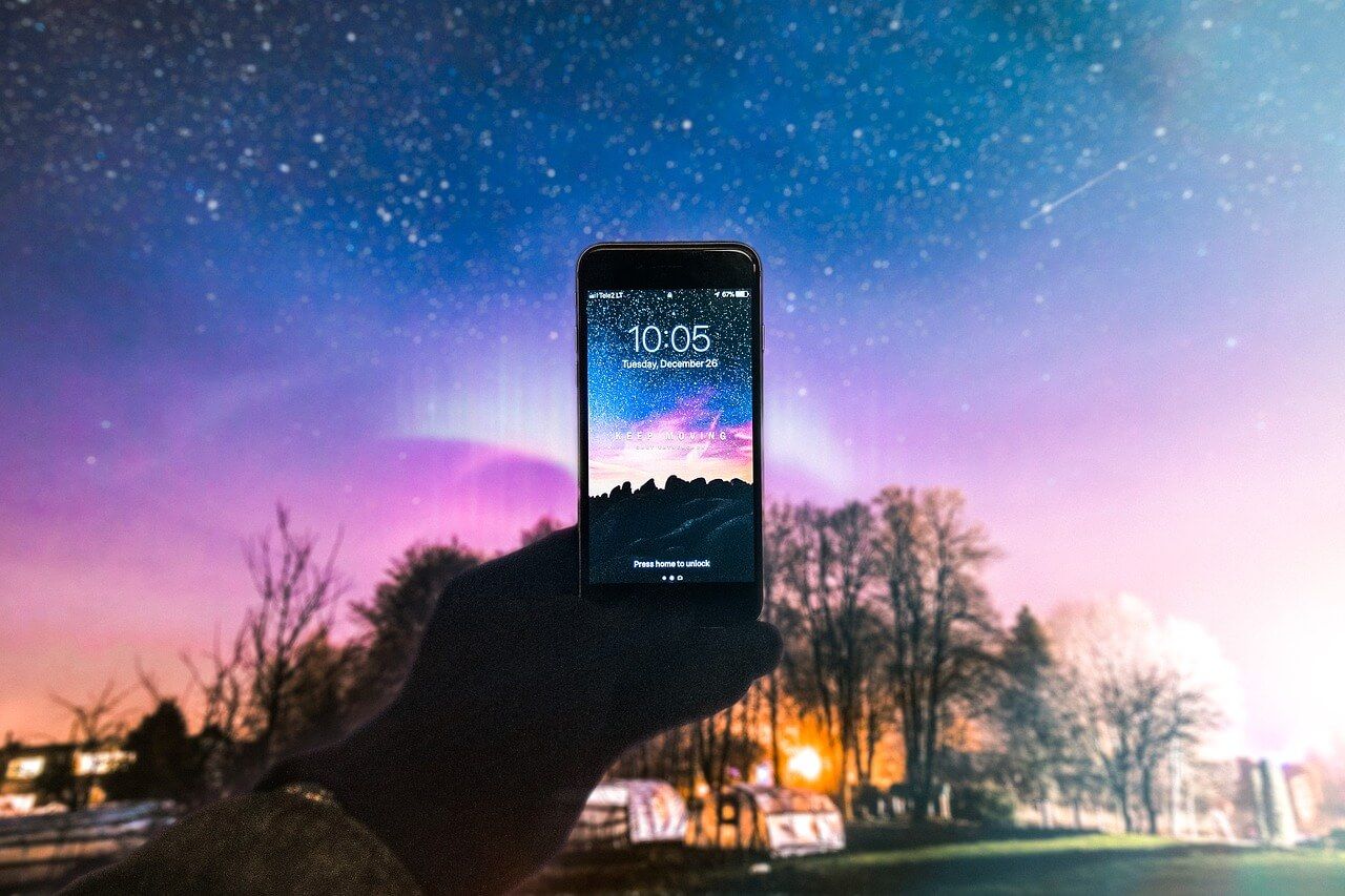 iPhone mano cielo stellato, 1280x853 720p, PC