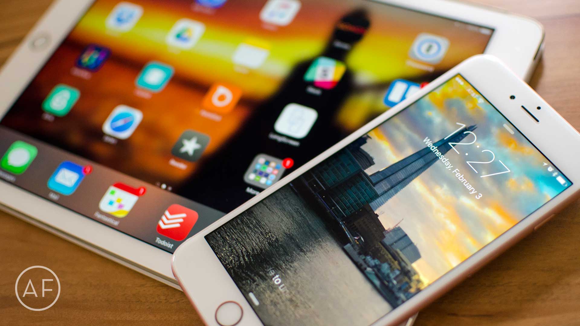 iPhone con cerchi colorati, 1750x1308 900p, PC Desktop