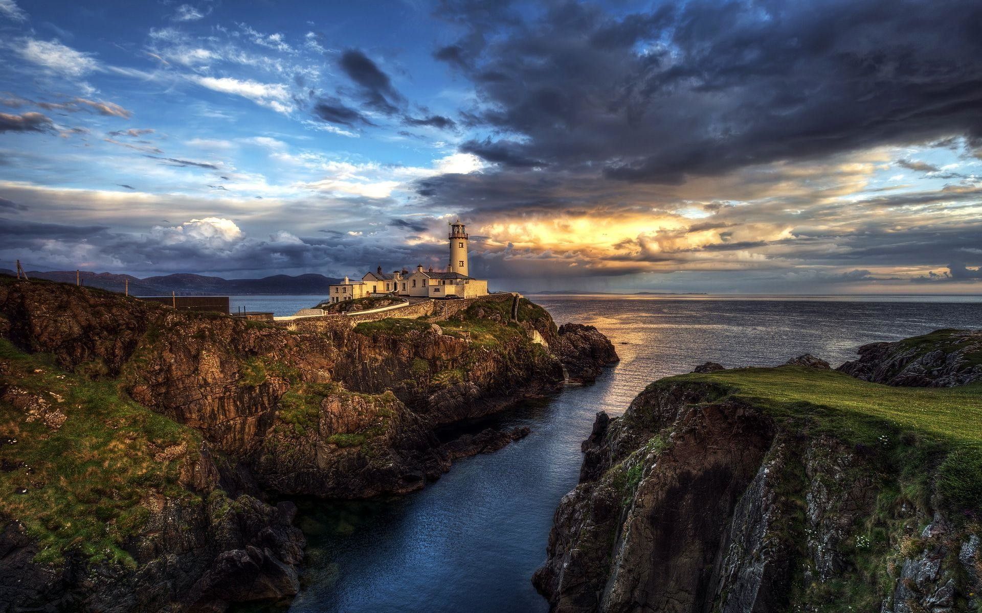 Faro su scogliera irlandese, 1920x1200 WUXGA, PC Desktop