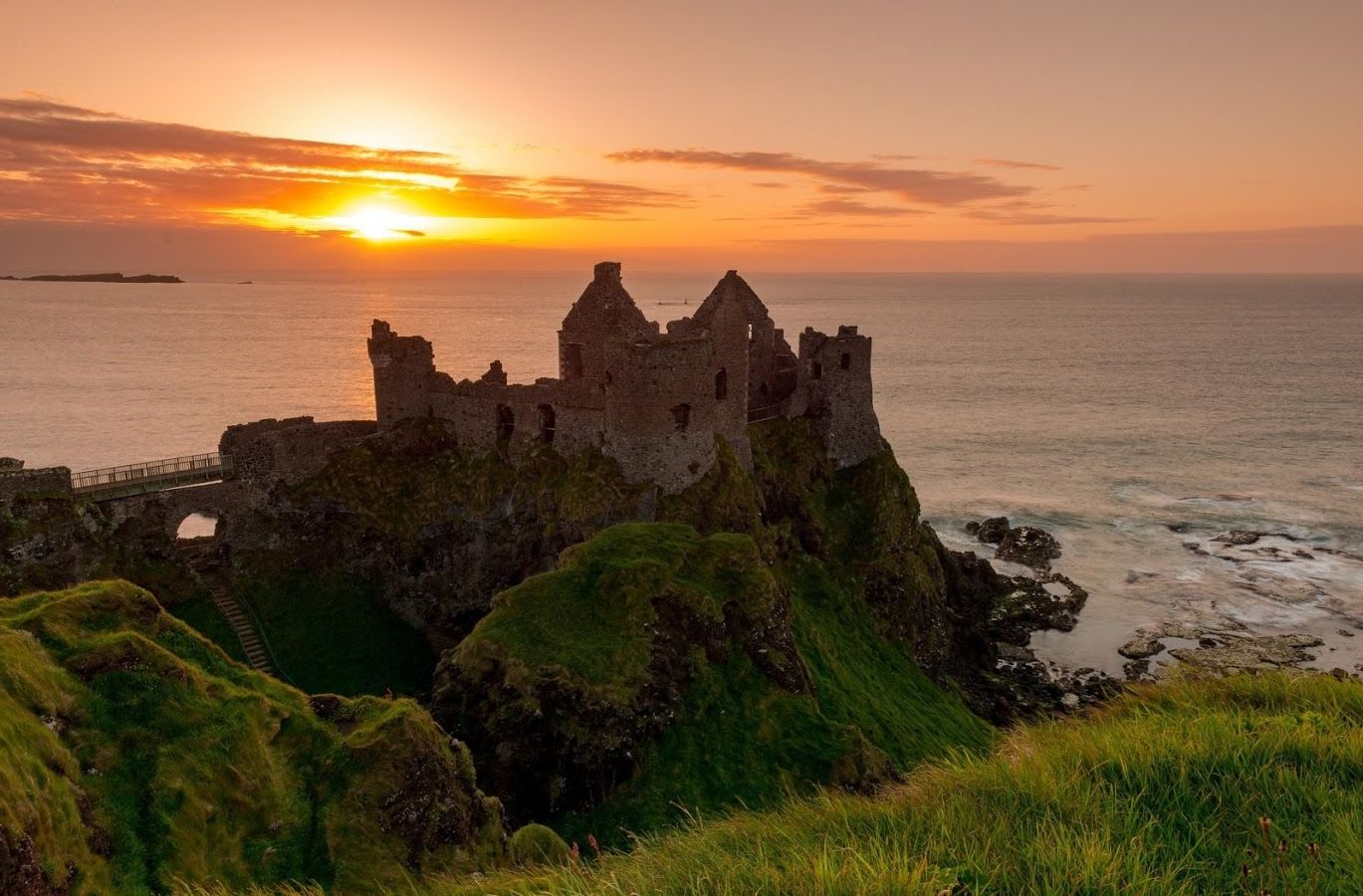 Rovine castello irlandese al tramonto, 1369x900 HD, Desktop