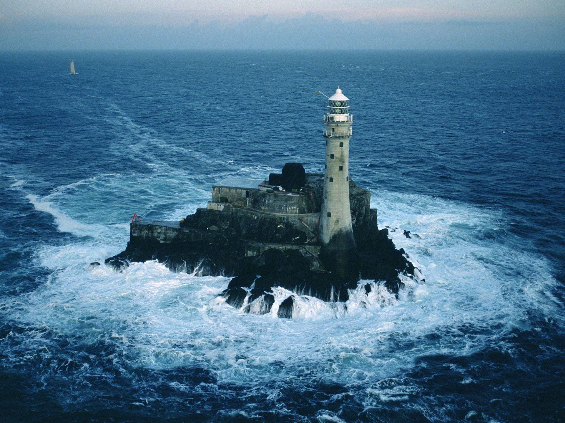 Faro su isolotto roccioso, mare, 1920x1440 WUXGA, Laptop