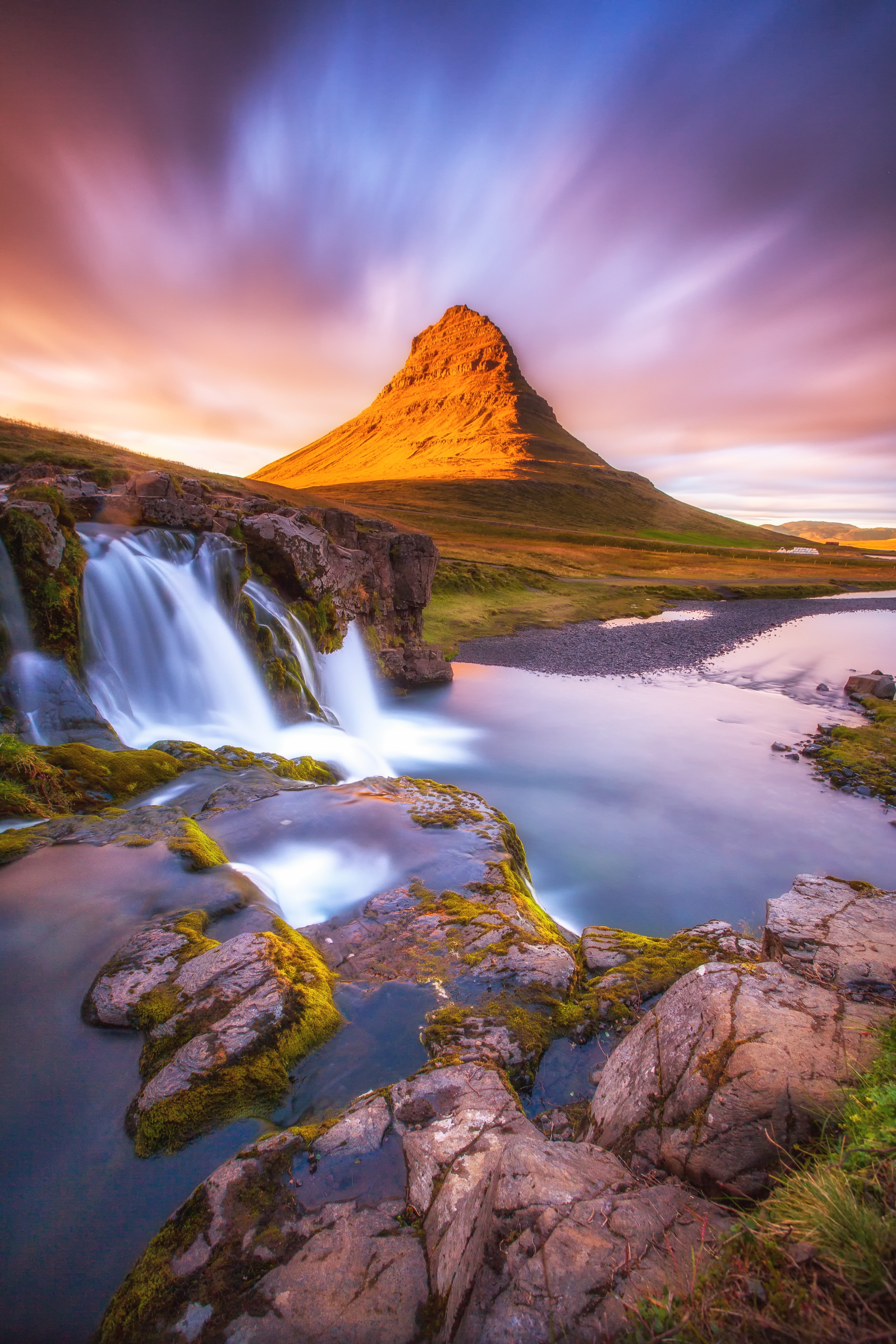 Montagna Kirkjufell con cascata Islanda, 3840x5760 Verticale, Telefono