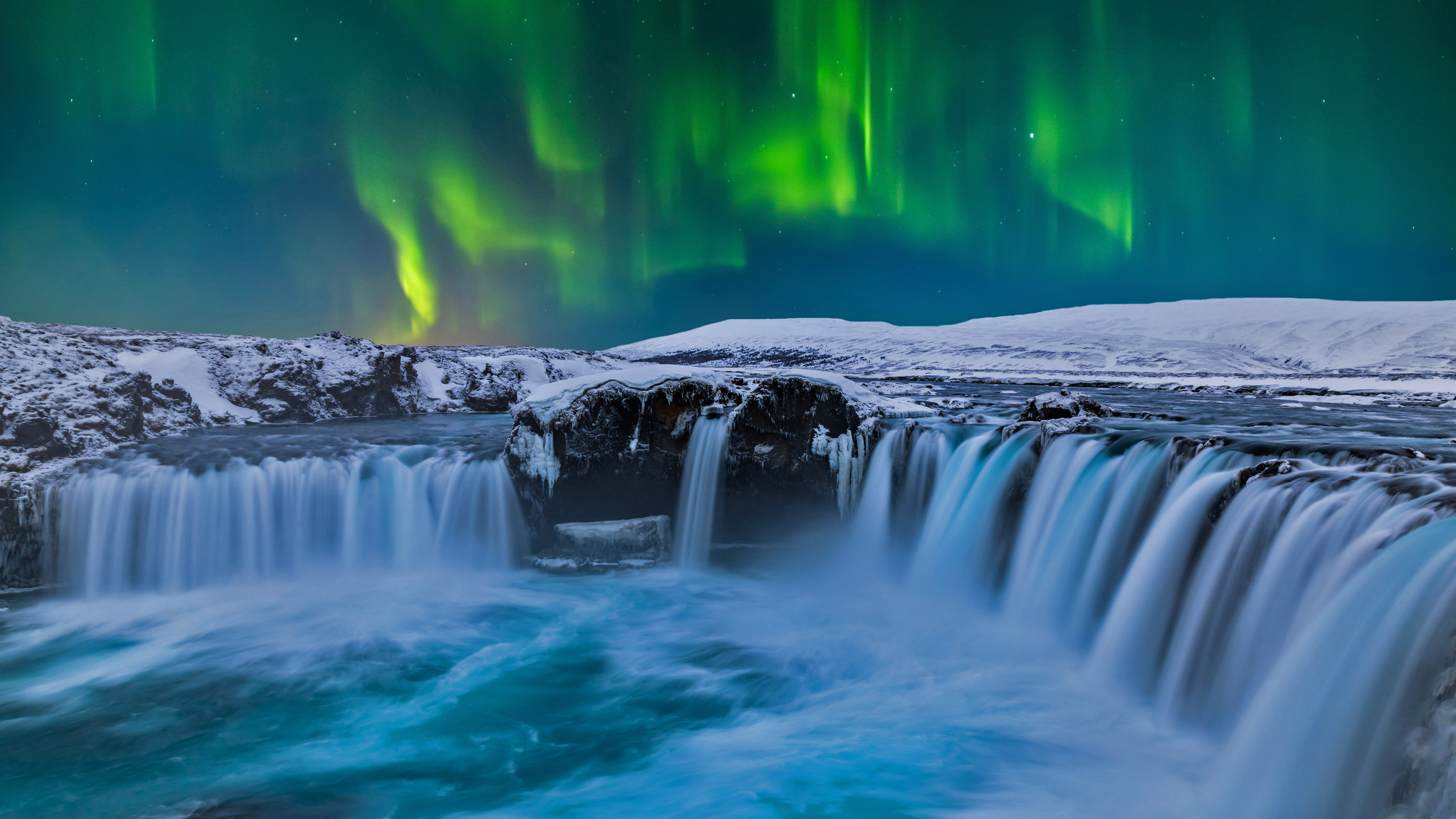 Cascata con aurora boreale Islanda, 6716x3778 4K, Smart TV 4K