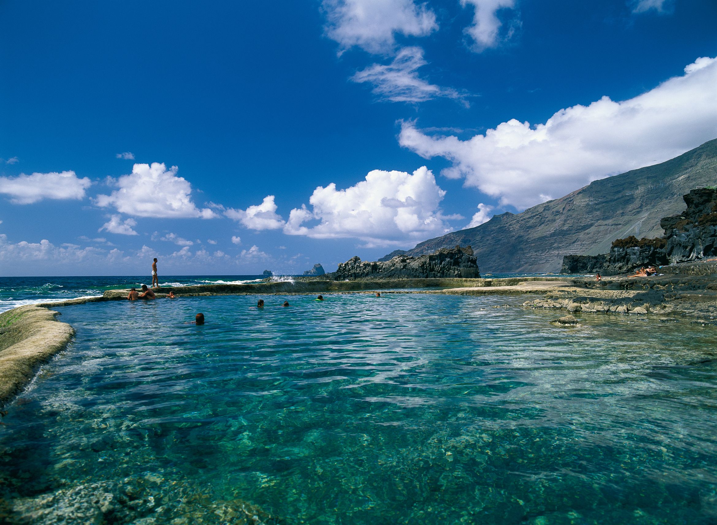 Piscina naturale costa vulcanica, 2339x1713 2K, Desktop