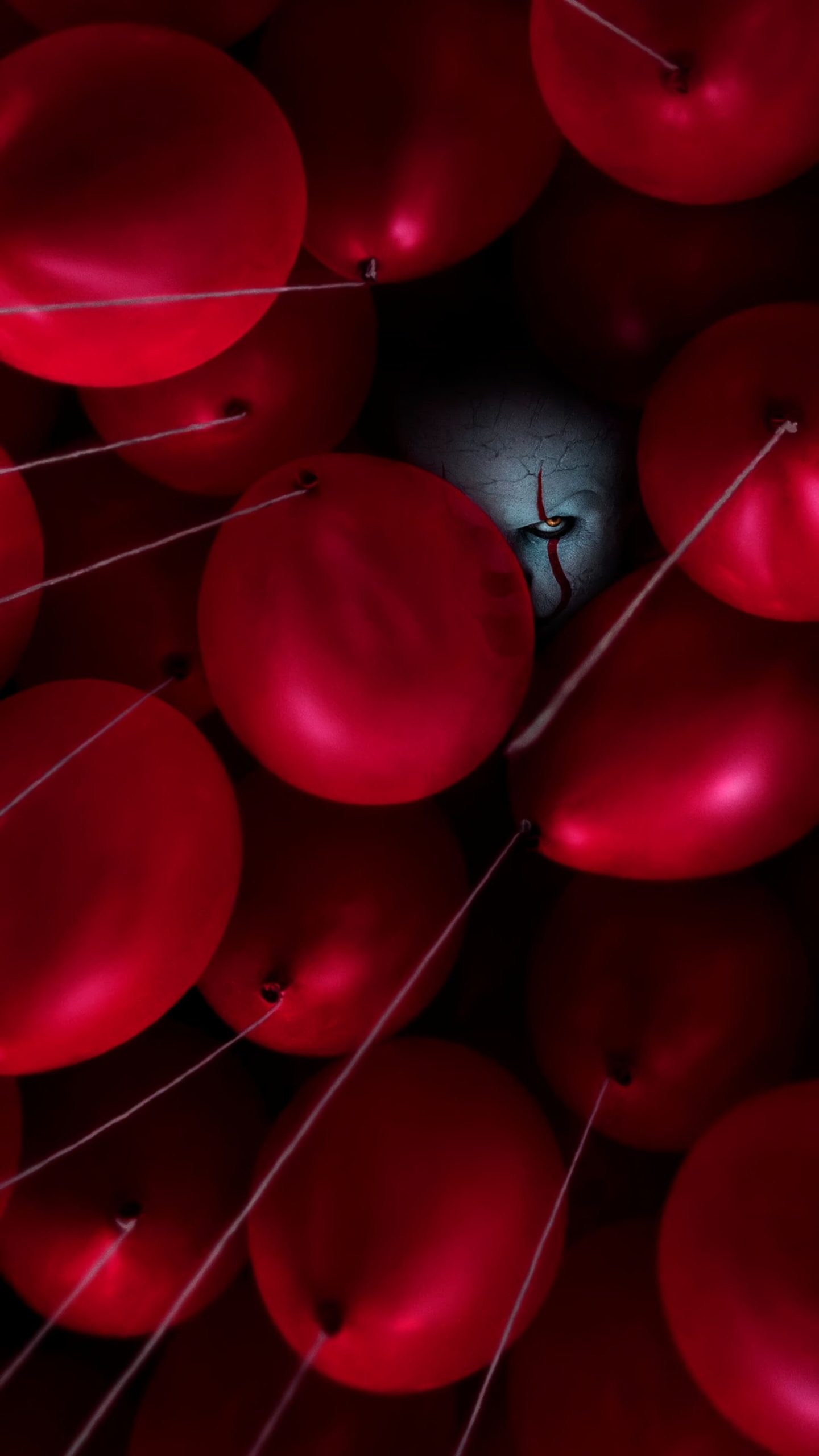 Pennywise tra palloncini rossi, 1440x2560 Verticale, Mobile