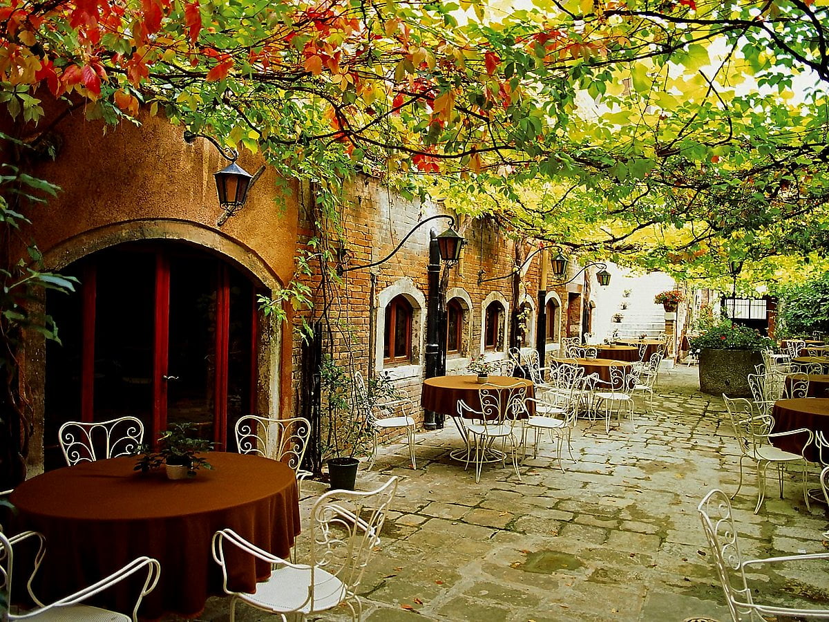 Cortile italiano con tavolini, 1200x900 HD, Desktop