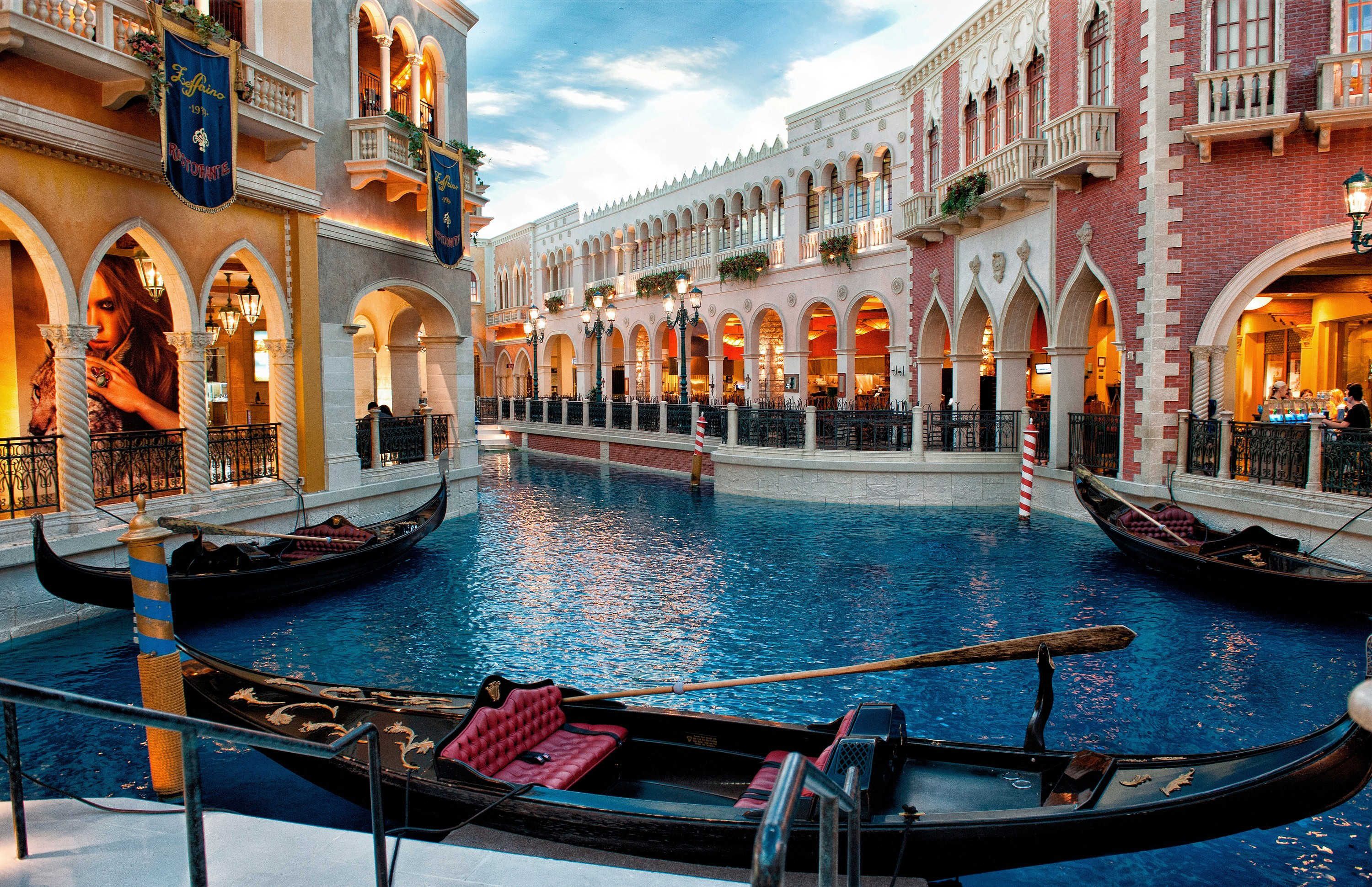 Canale con gondole a Venezia, 3000x1941 2K+, Monitor Gaming