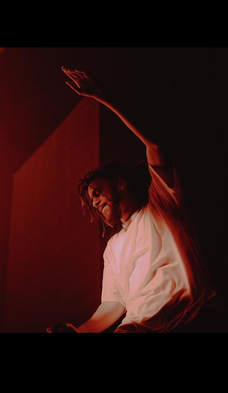 J. Cole con corona dorata, 1024x1024 HD, iMac