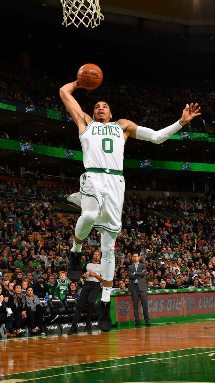 Giocatore Celtics schiacciata, 736x1308 Full HD Verticale, iPhone