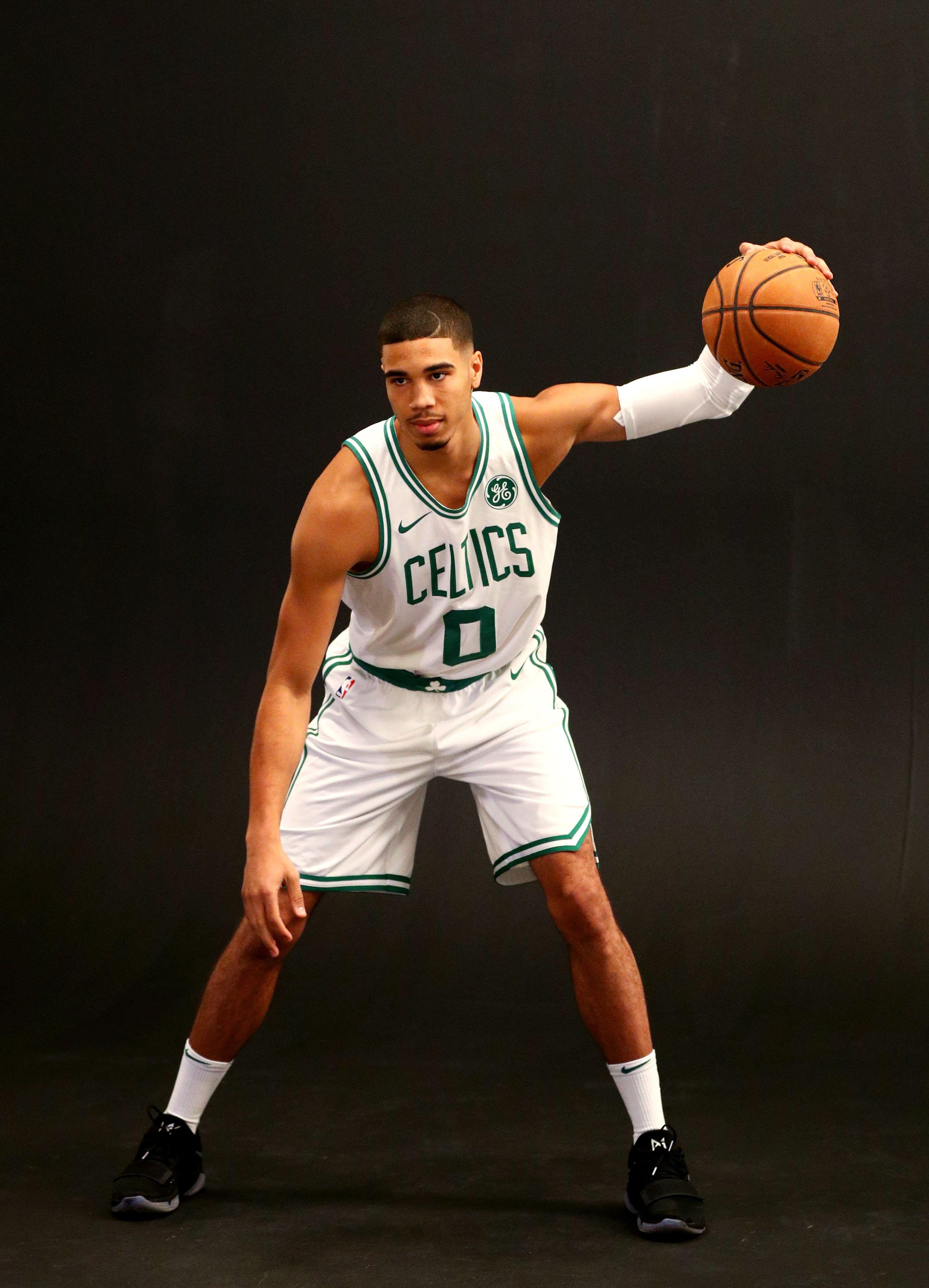 Jayson Tatum Celtics basket, 2954x4096 Verticale, Mobile