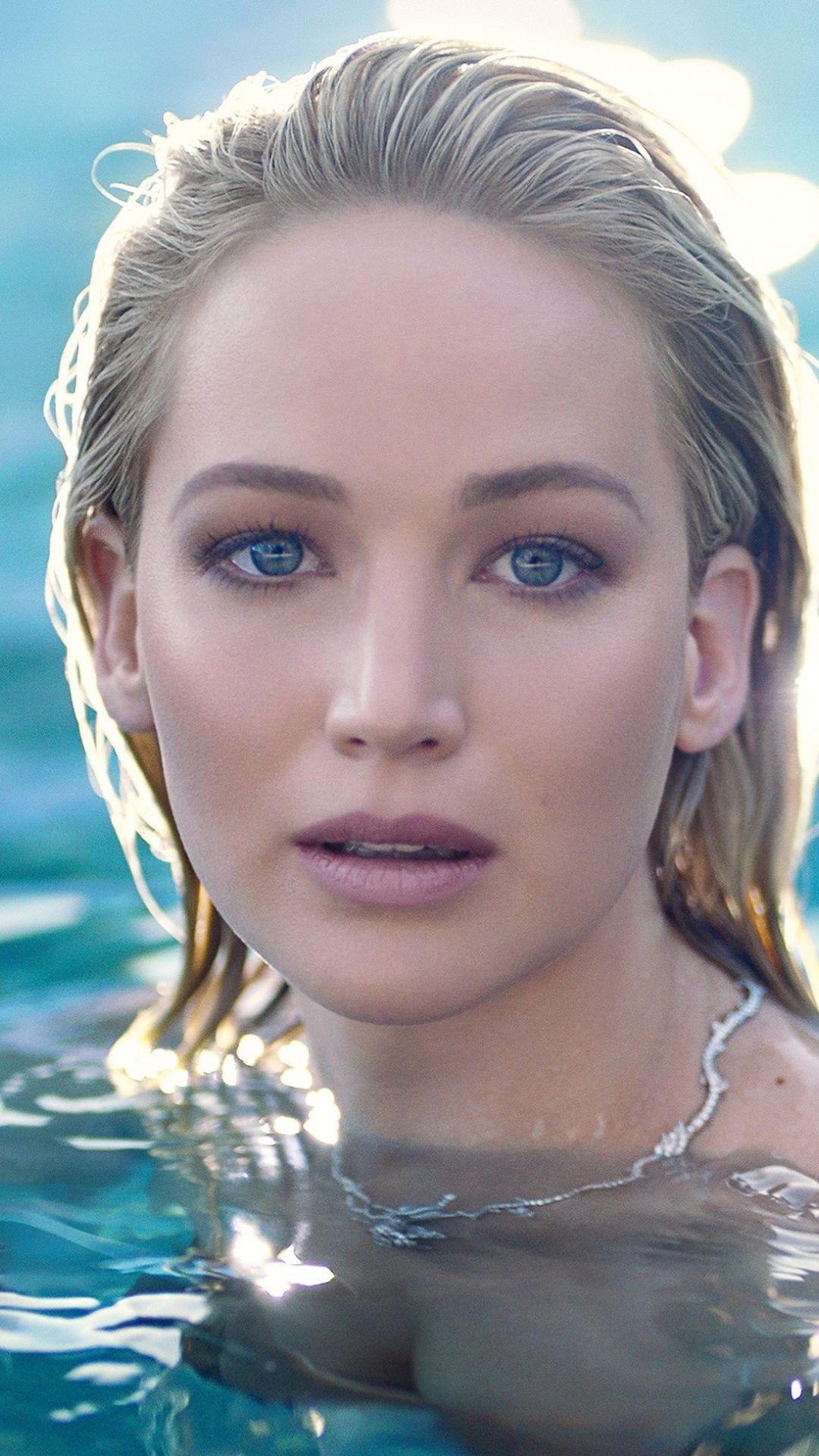 Donna bionda in acqua, 1080x1920 Verticale, Telefono
