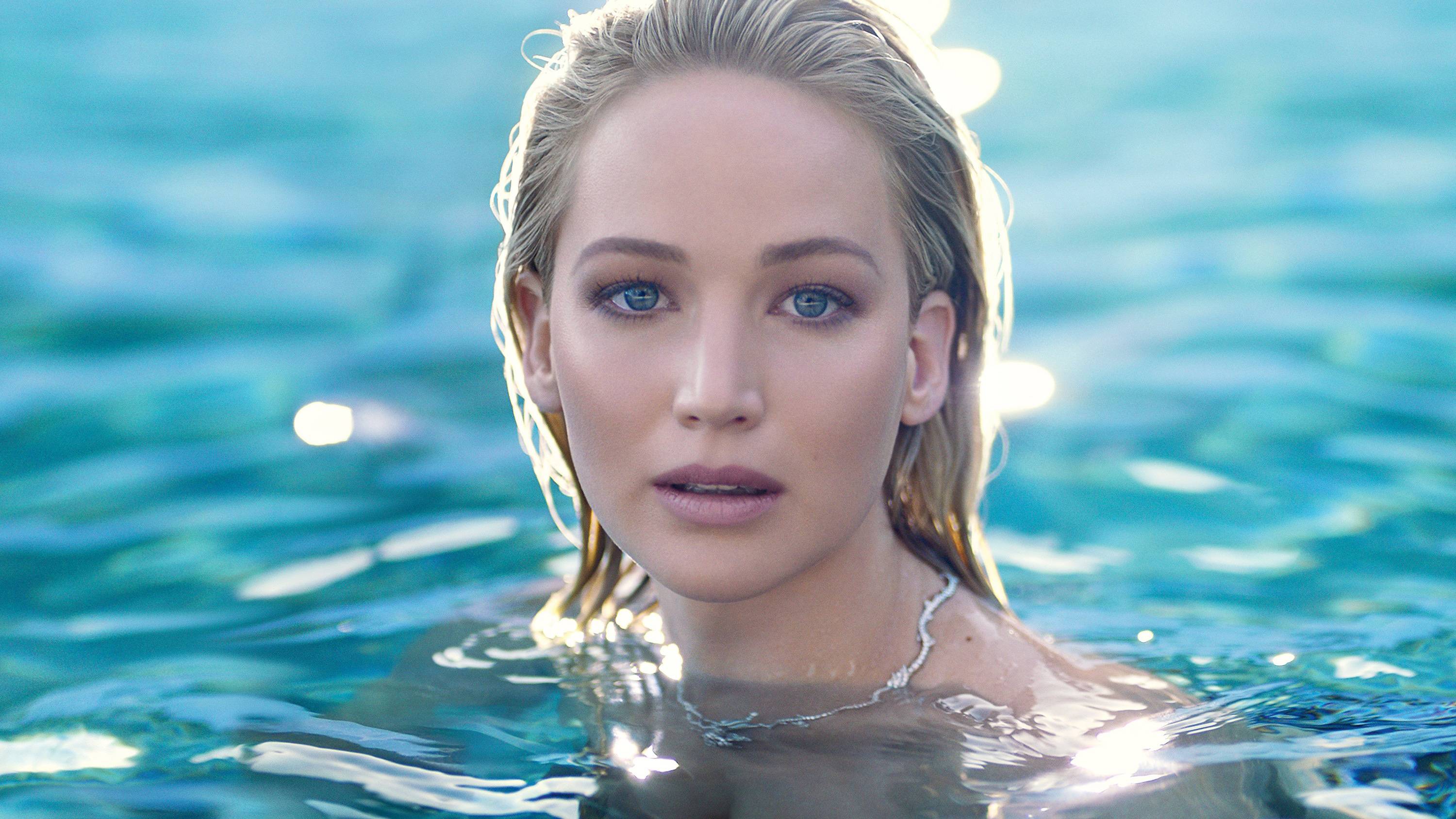 Jennifer Lawrence in acqua, 3000x1688 2K+, Laptop