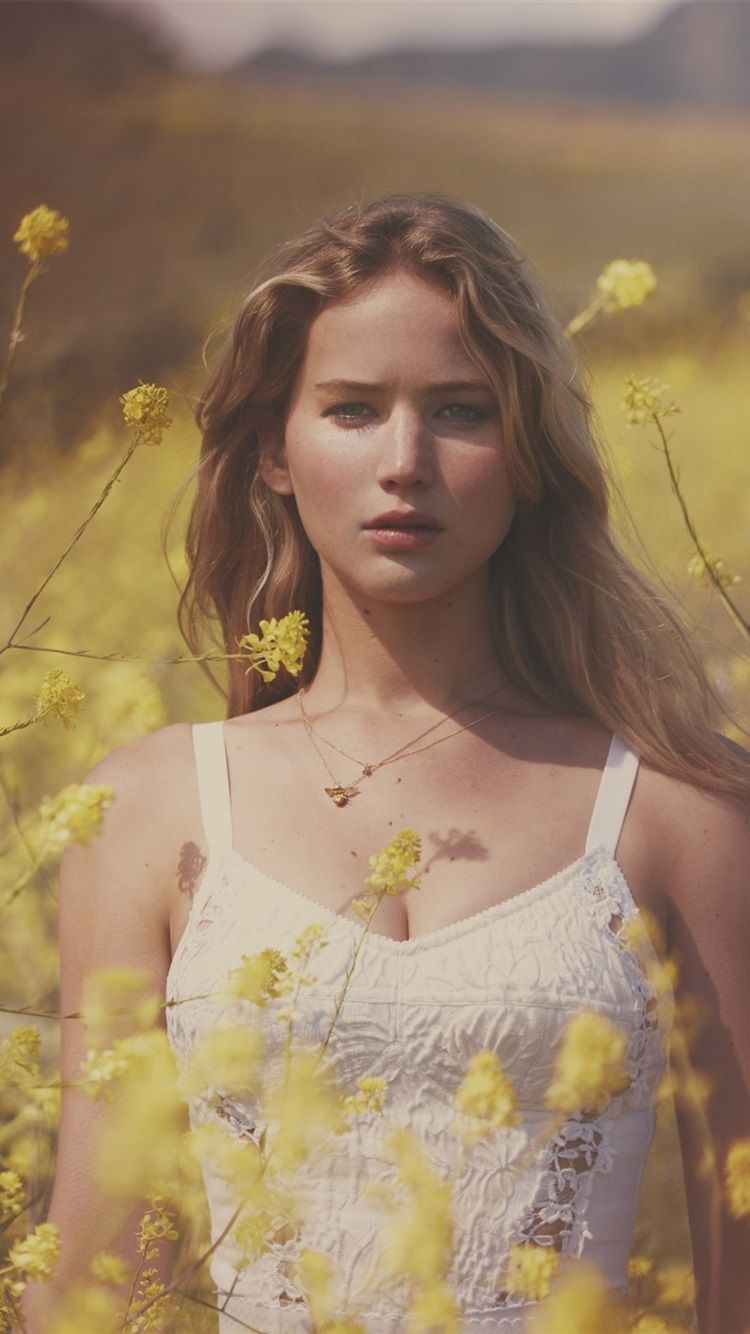 Jennifer Lawrence campo di fiori, 750x1334 Verticale, Telefono