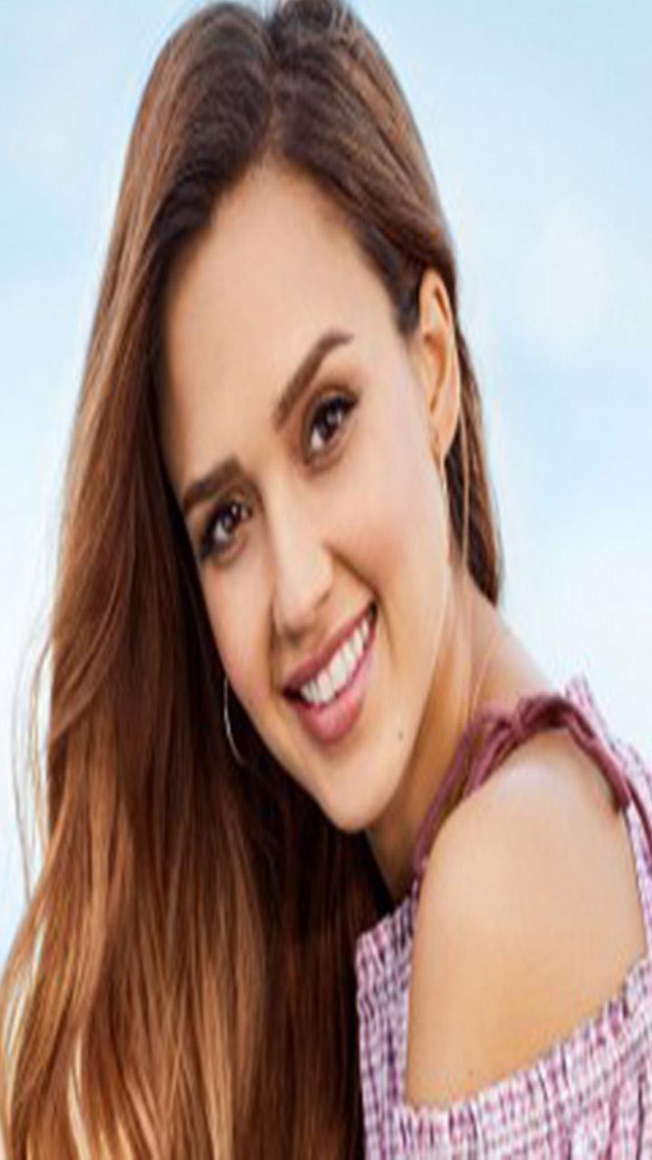 Jessica Alba sorridente, sfondo azzurro, 720x1280 Full HD Verticale, iPhone