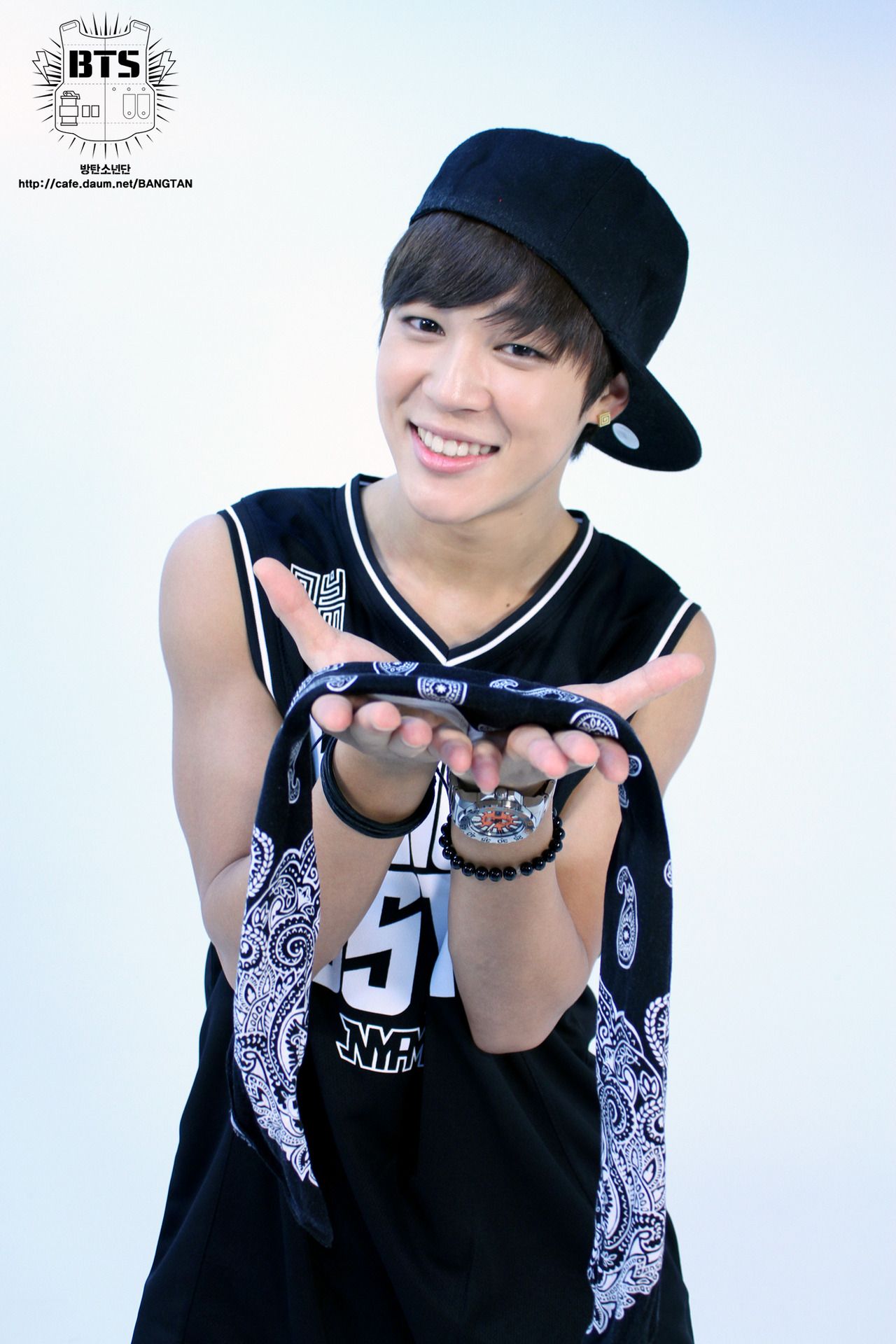 Jin dei BTS sorridente, 1280x1920 Full HD Verticale, iPhone
