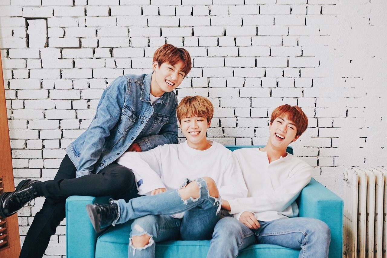 BTS membri seduti divano, 1280x853 HD, Desktop