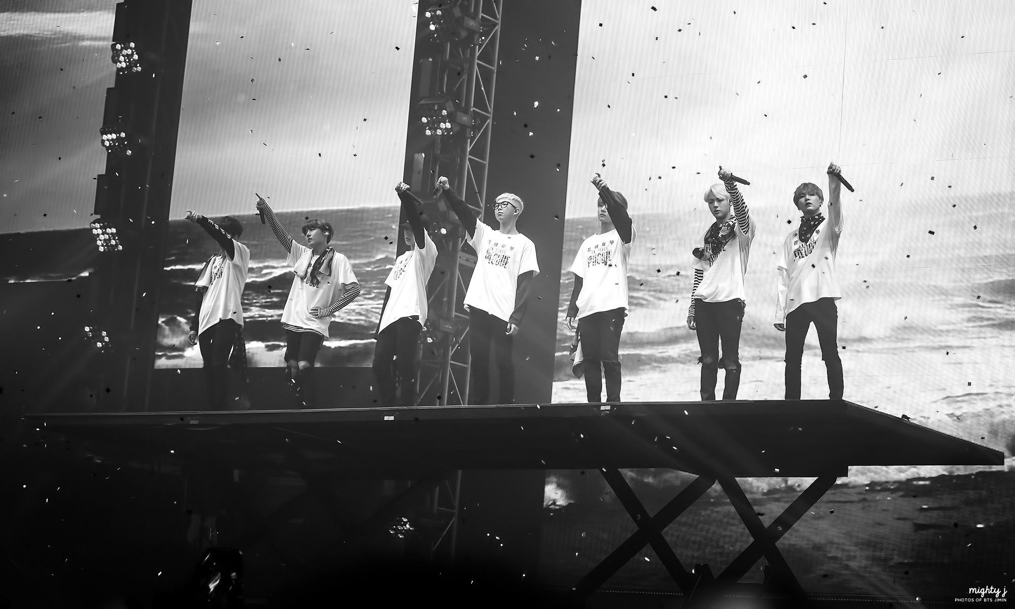 BTS gruppo concerto bianco e nero, 2000x1200 Hi-Res, Desktop