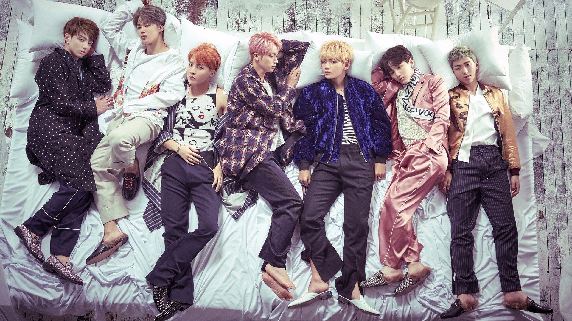 BTS gruppo su letto, 1920x1080 Full HD 1080p, Monitor Gaming