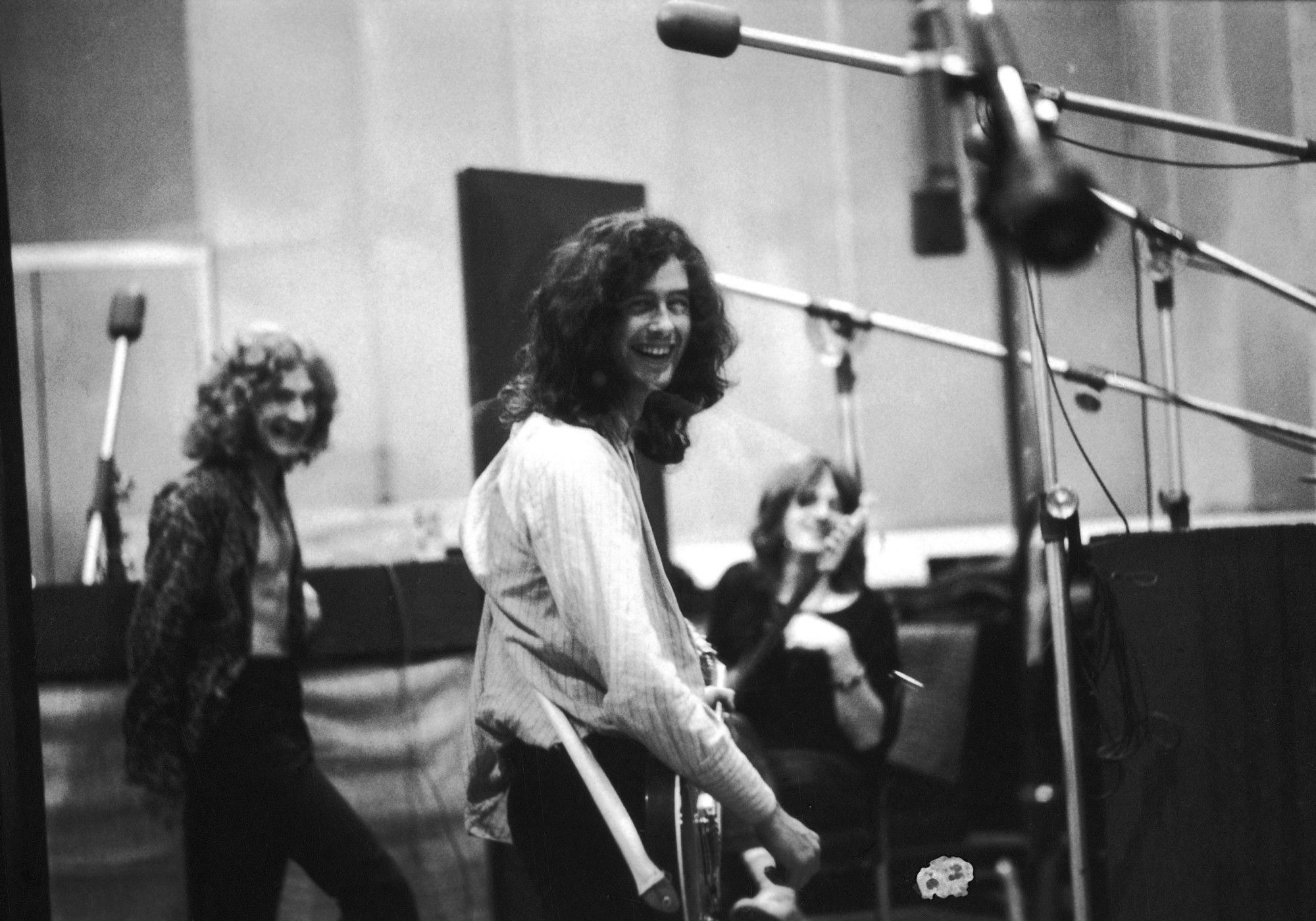 Jimmy Page in studio registrazione, 2000x1399 alta risoluzione, Laptop