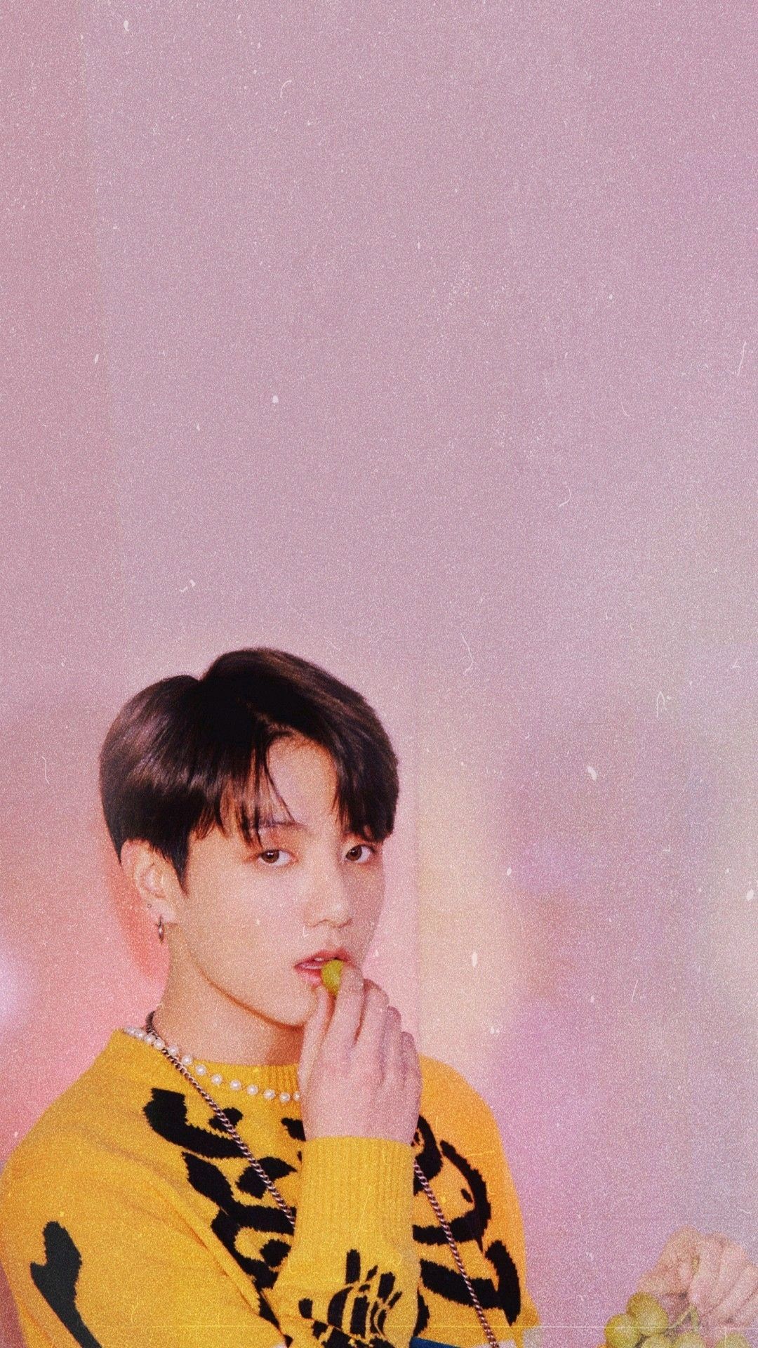 Jin BTS in giallo, 1080x1920 Verticale, Mobile