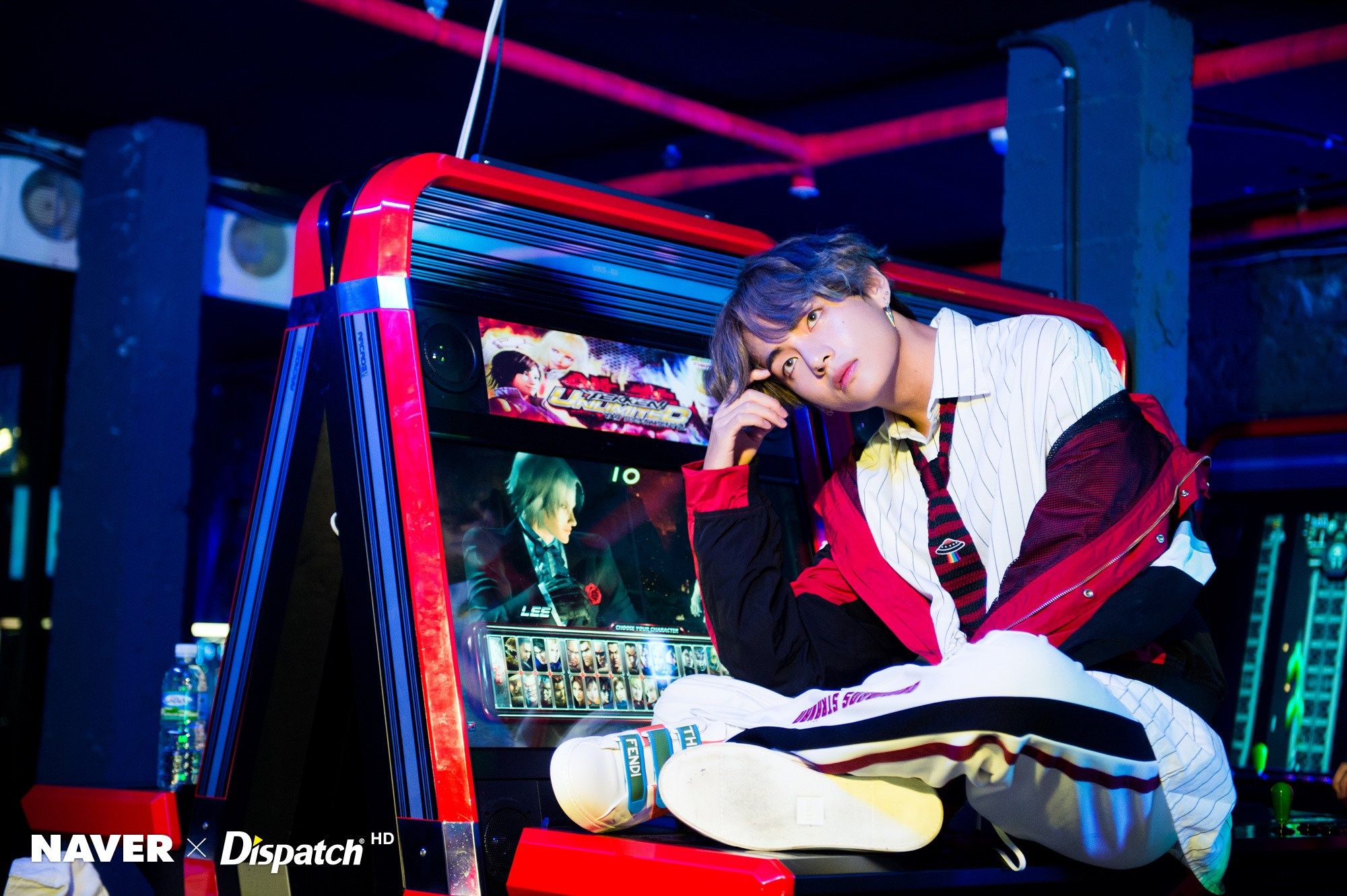 Idol BTS seduto arcade, 2000x1331 alta risoluzione, PC