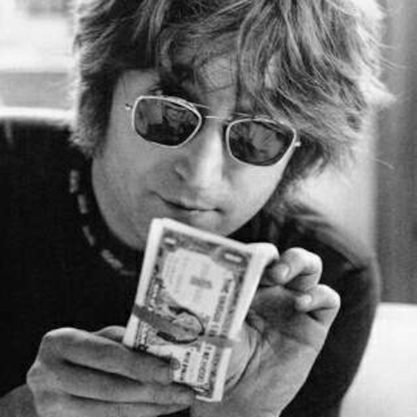 John Lennon con occhiali, banconote, 1400x1400 HD, Desktop