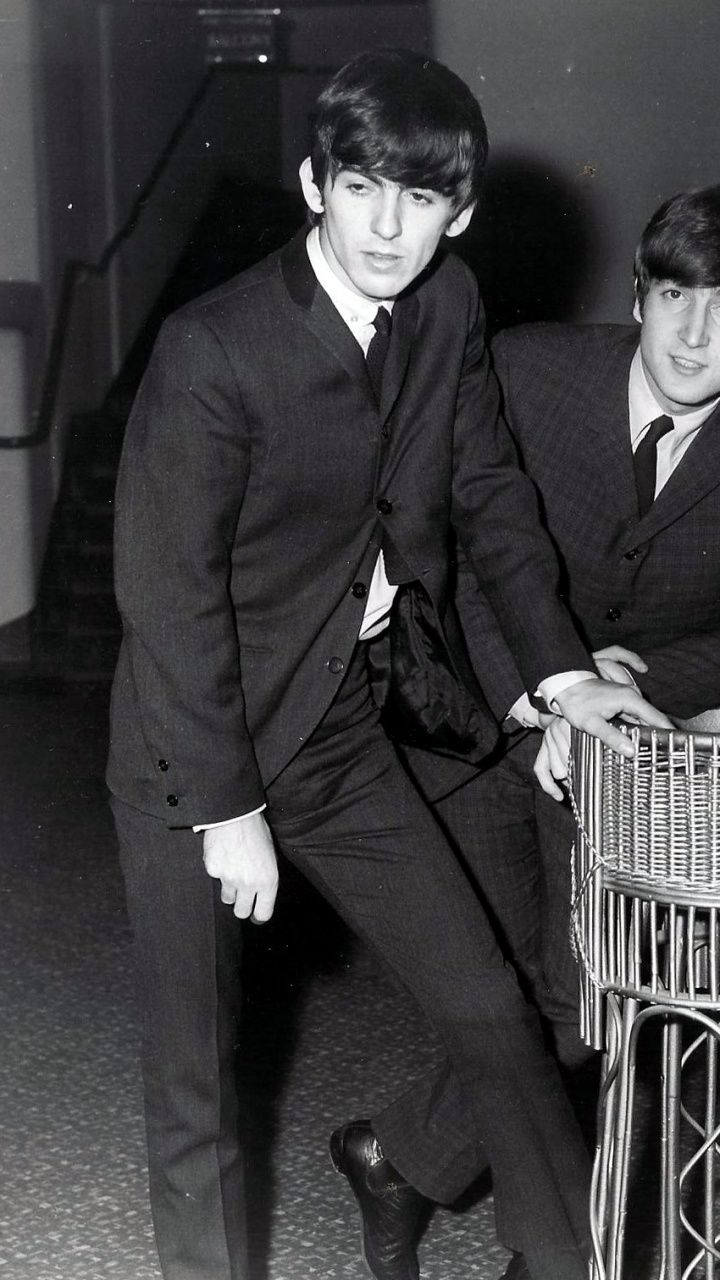 George Harrison in abito nero, 720x1280 Verticale, Telefono