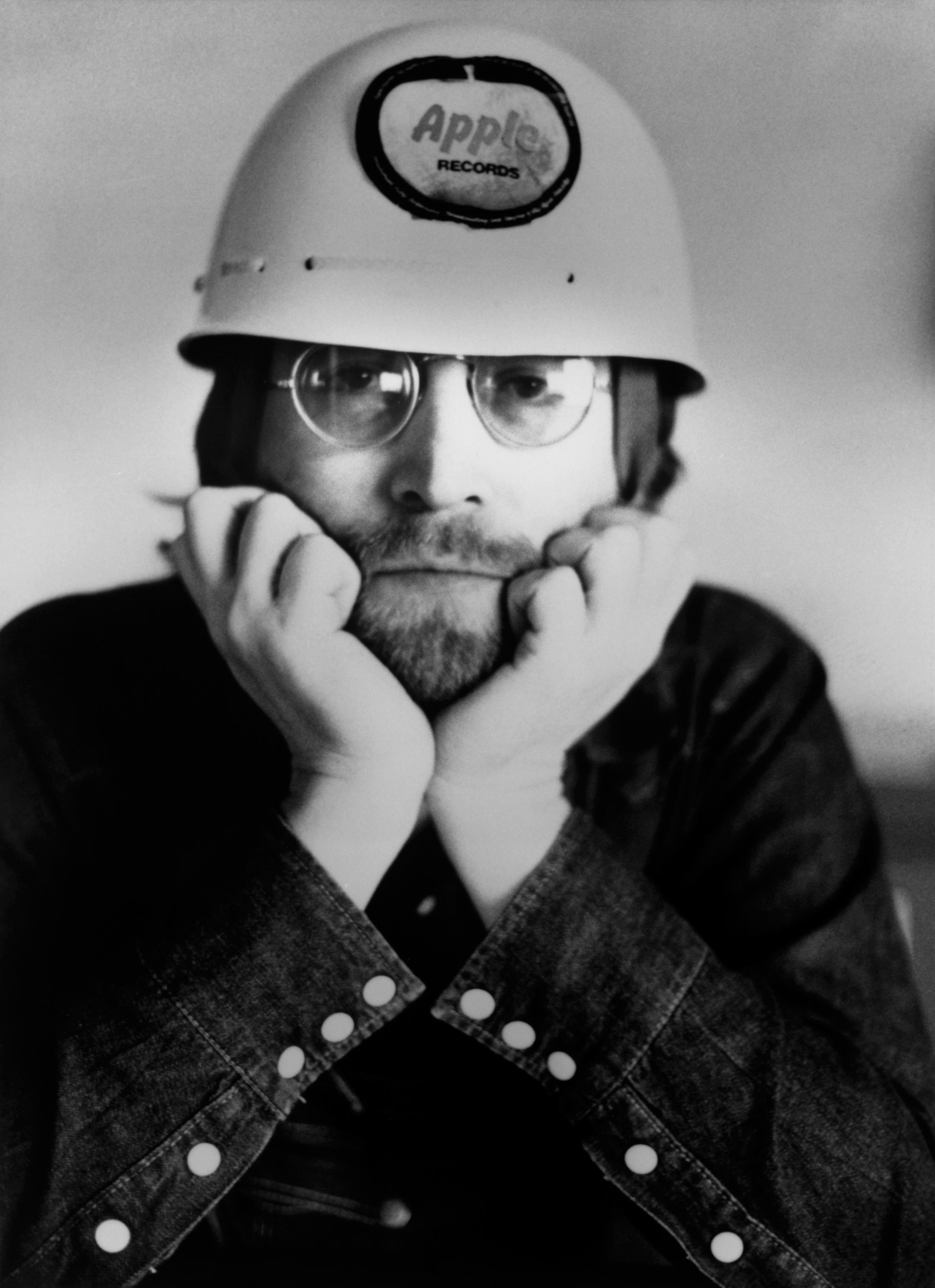 John Lennon con casco Apple, 2203x3034 Full HD Verticale, iPhone