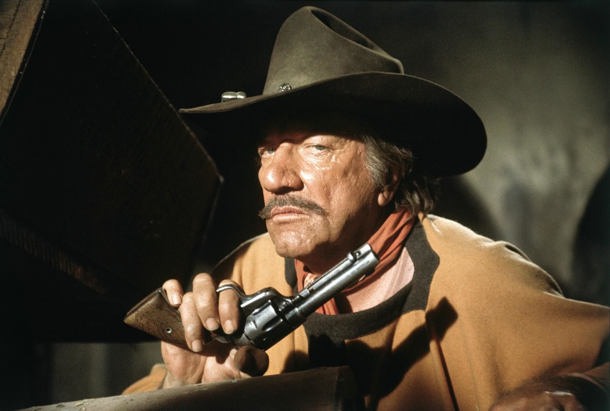 Cowboy con pistola cappello, 2048x1381 2K, iMac