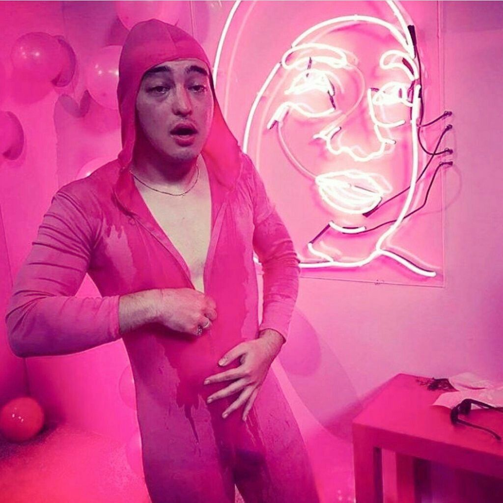 Ritratto Joji sfondo rosa, 1280x720 720p, Monitor Gaming