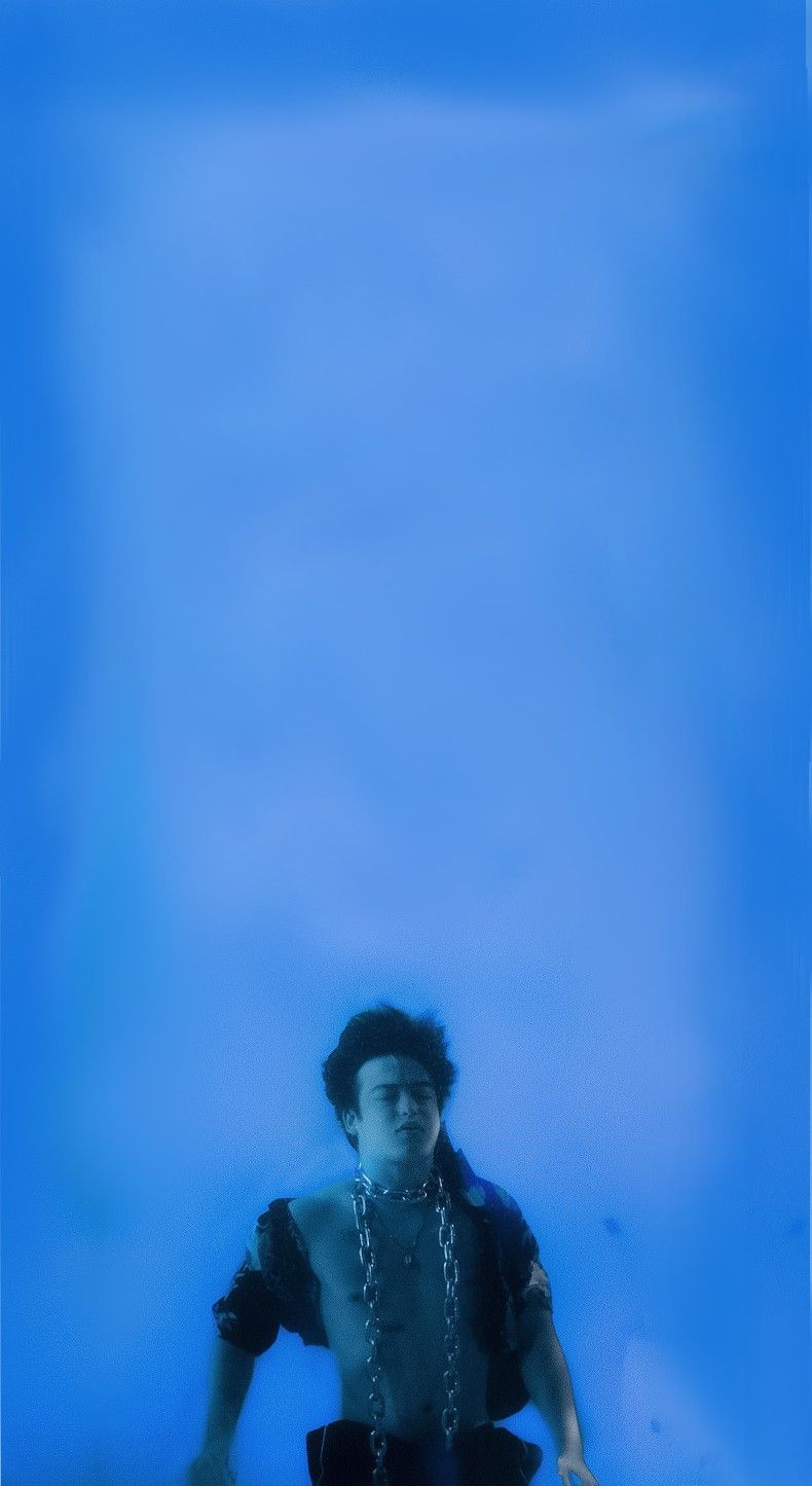 Joji con felpa rosa e sigaretta, 2222x2222 2K, Desktop