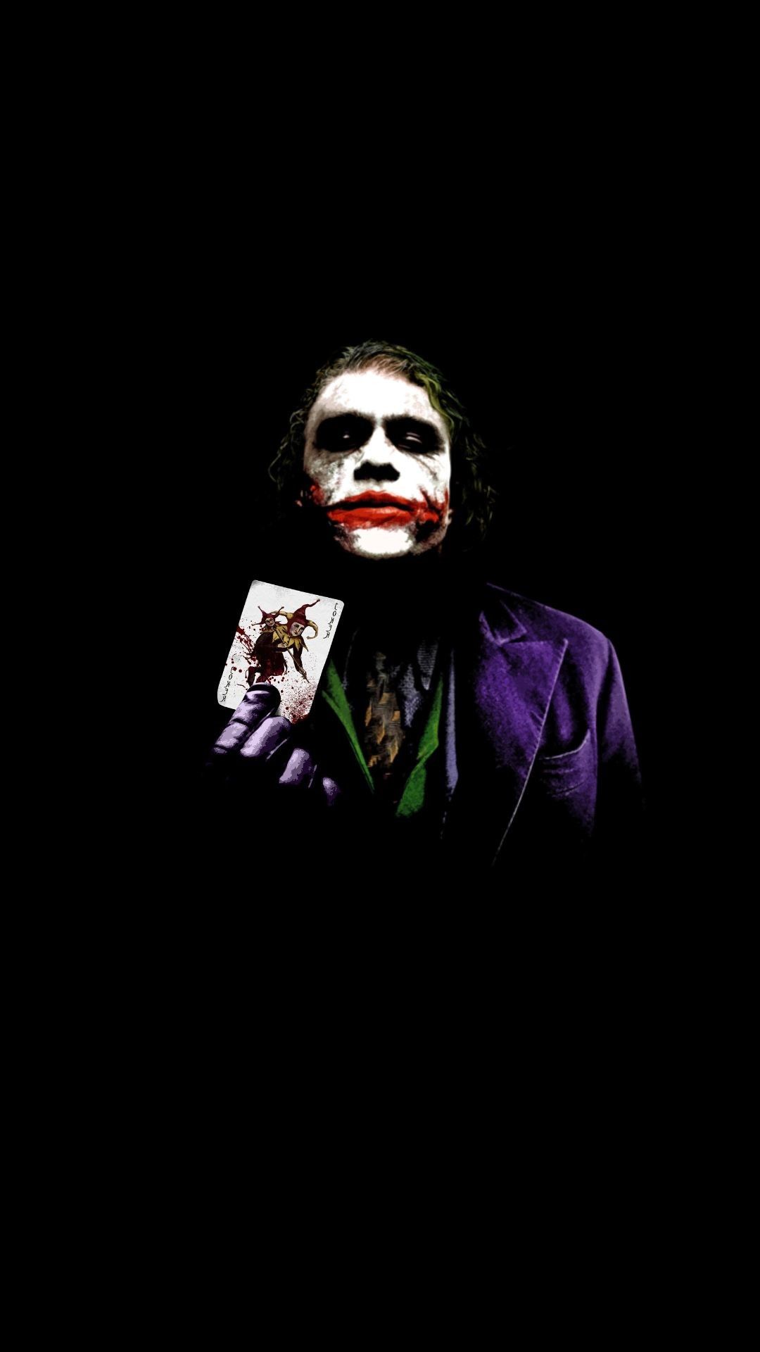 Joker con carta da gioco, nemesi di Batman, 1080x1920 Full HD Verticale, iPhone Pro