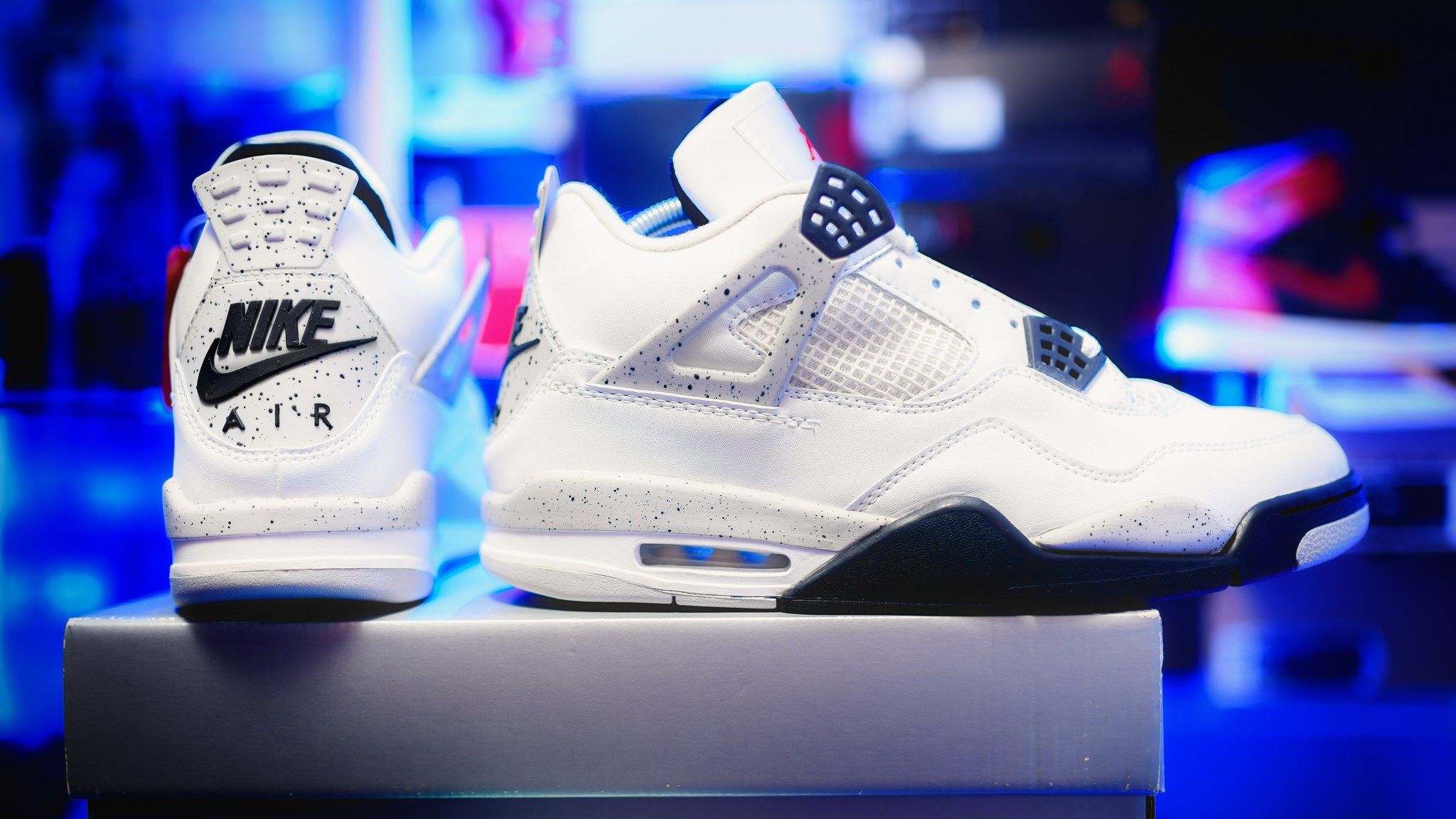 Sneaker Nike Air Jordan bianche, swoosh, 2048x1152 2K, PC