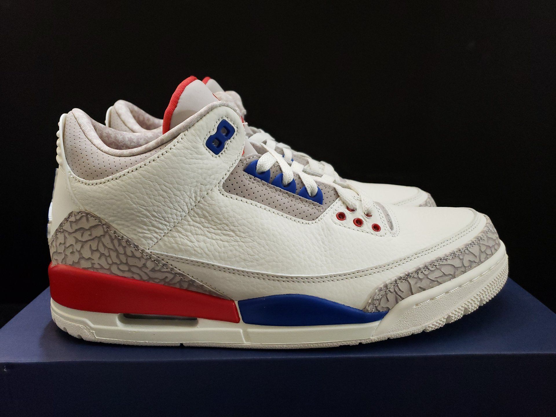 Sneaker Air Jordan 3 bianca, 1920x1440 Full HD+ WUXGA, Laptop