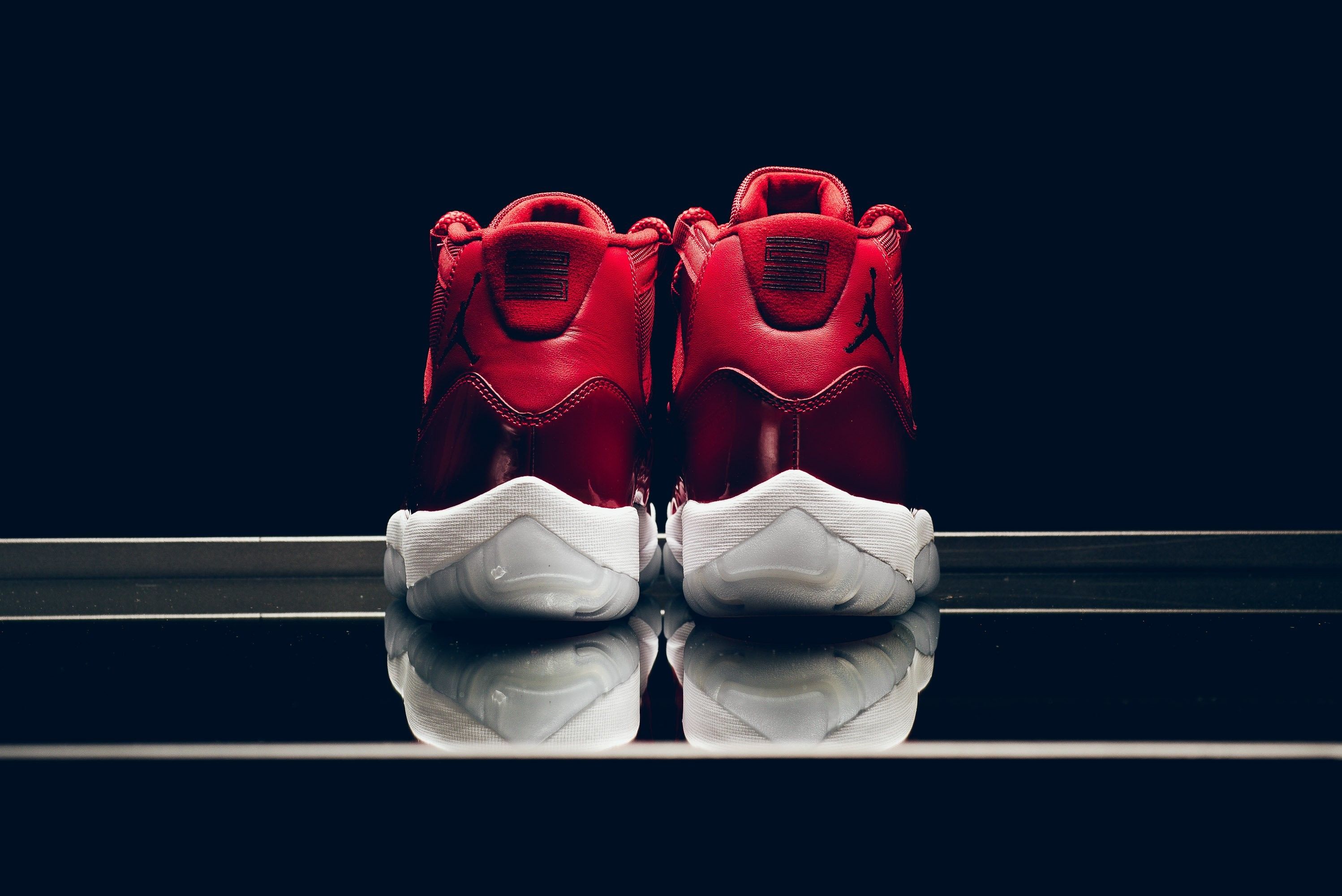Sneaker rosse Jordan riflesso, 2996x2000 WQXGA, Monitor Gaming